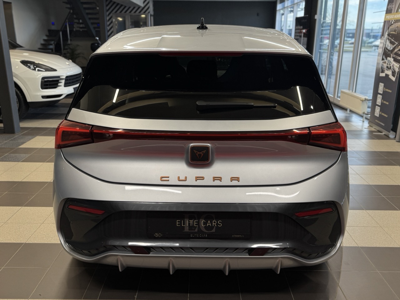 Car image 4