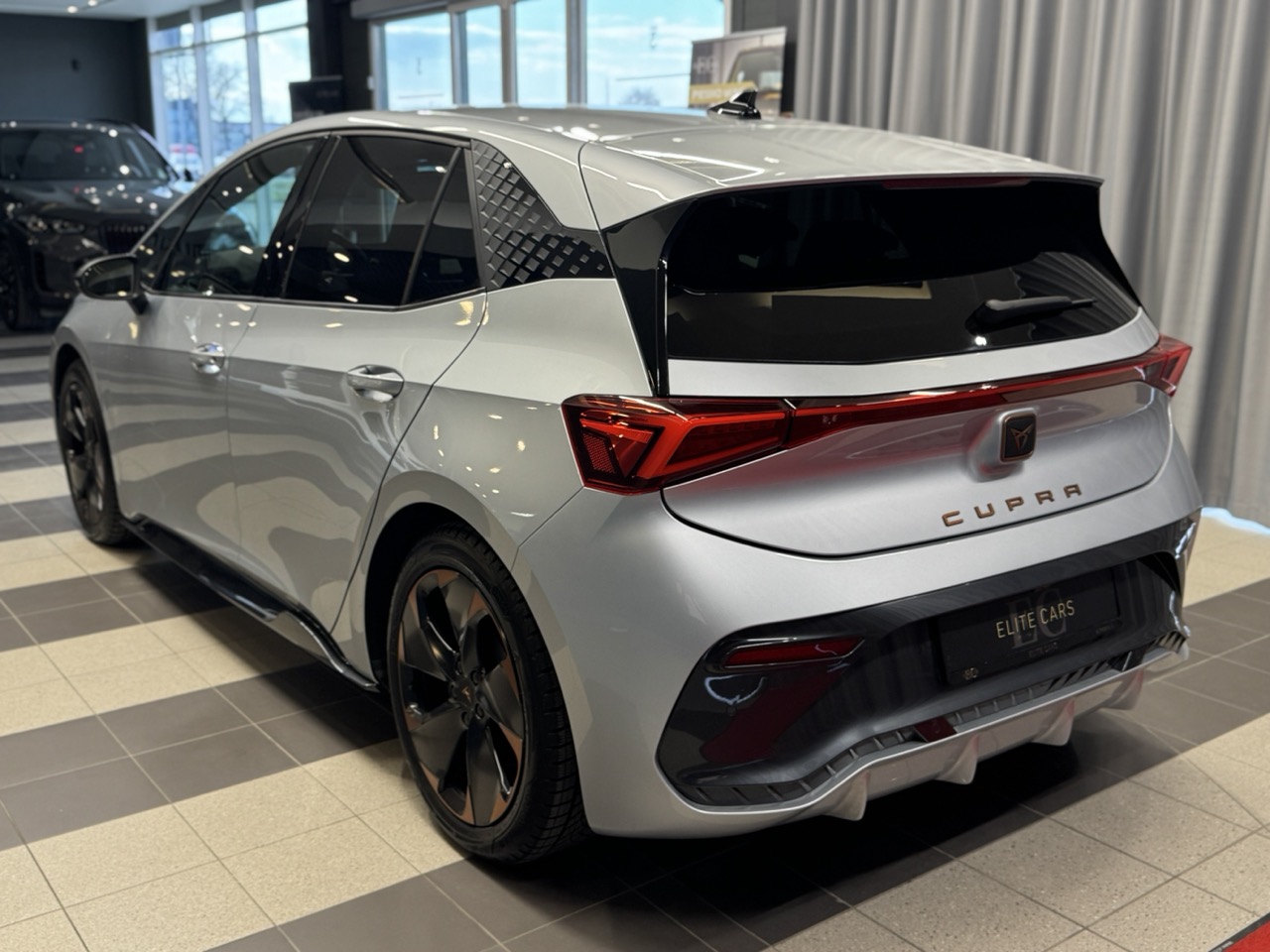 Car image 5