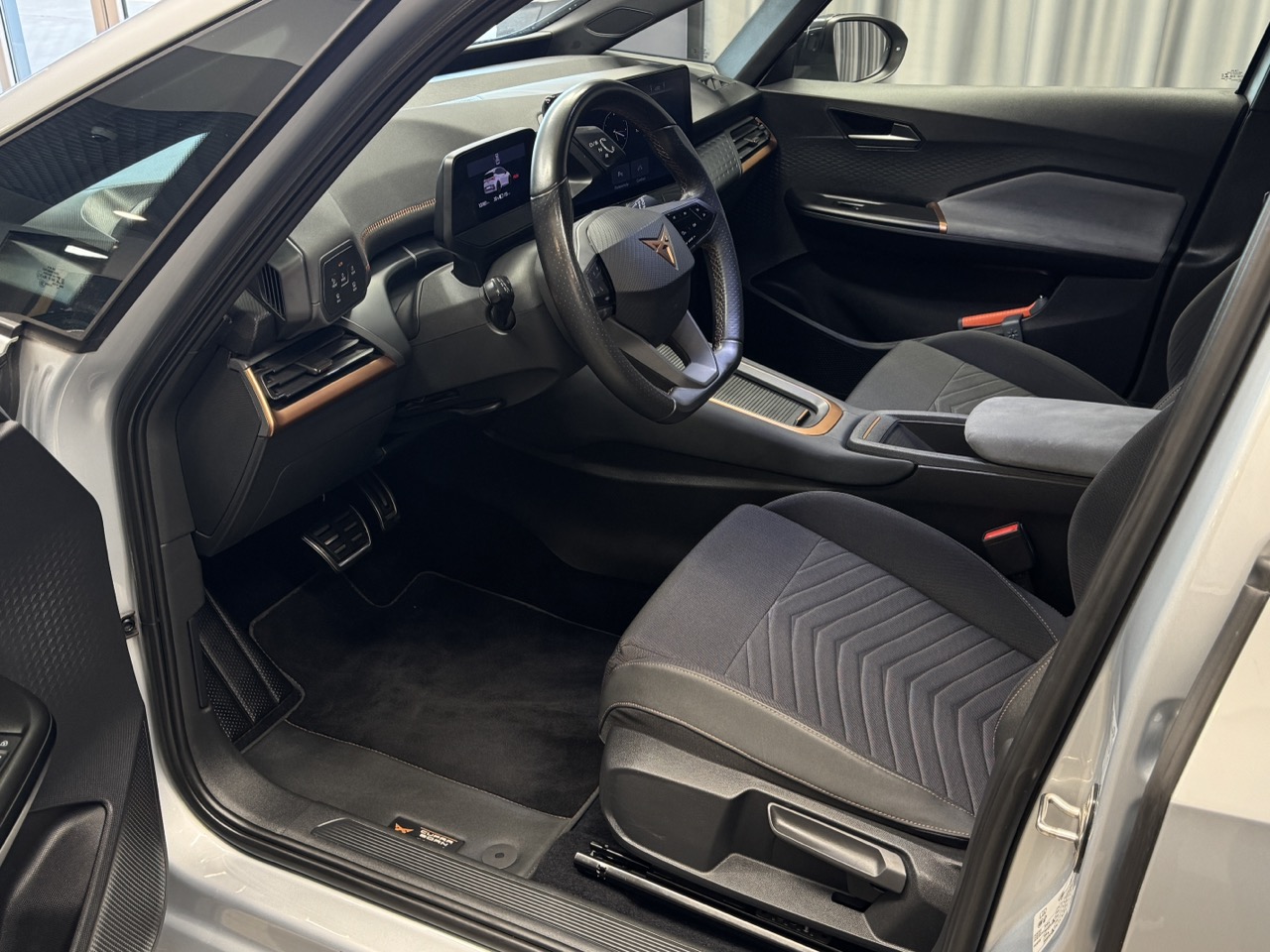 Car image 7
