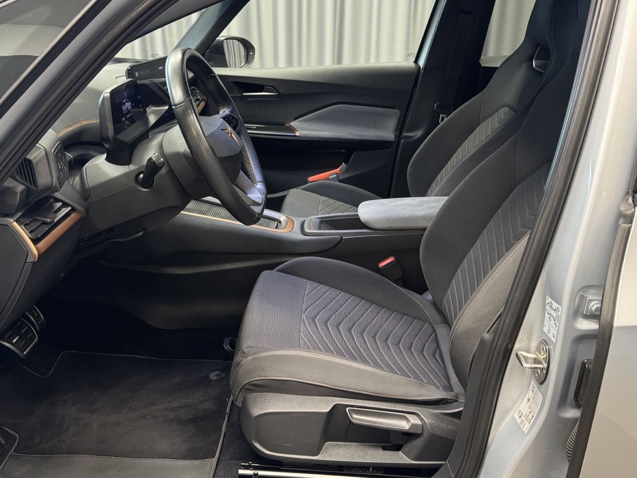 Car image 8