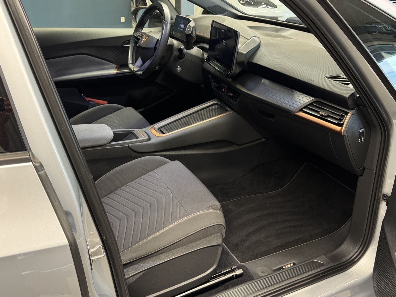 Car image 10