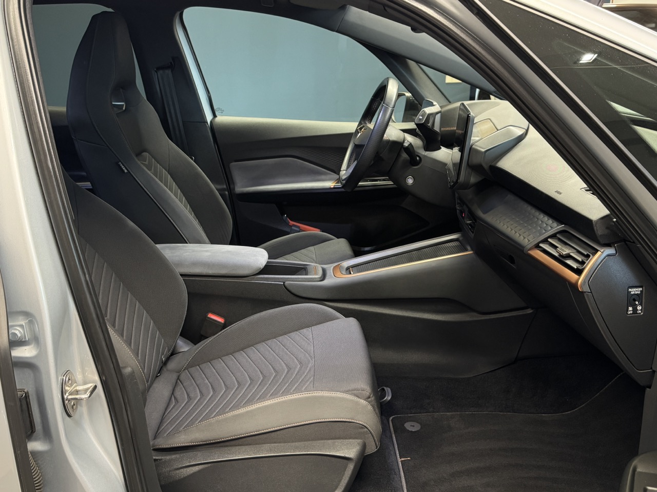 Car image 11