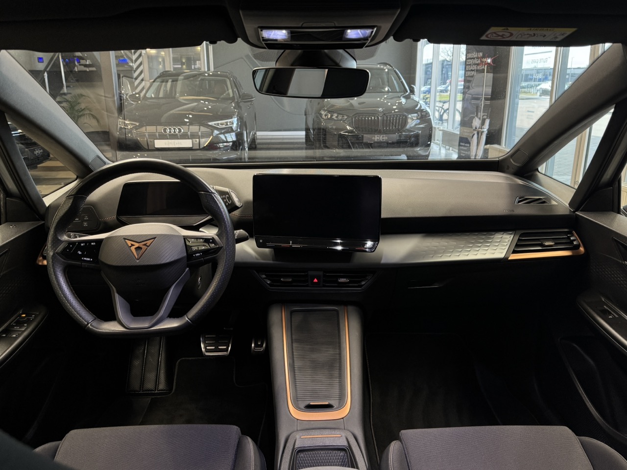 Car image 12