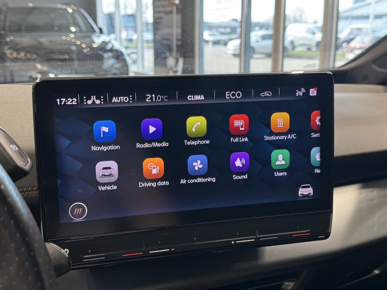 Car image 18