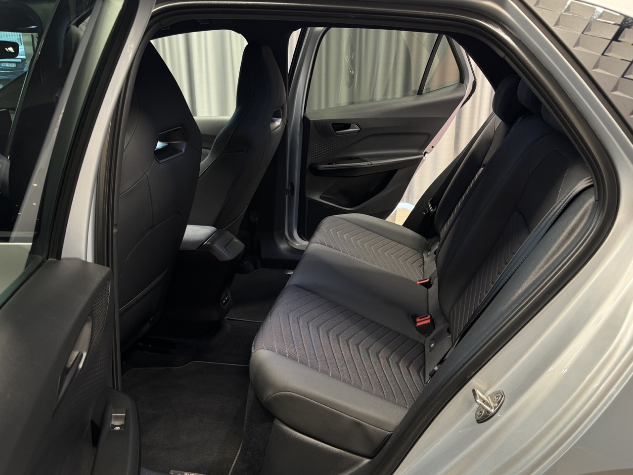 Car image 27