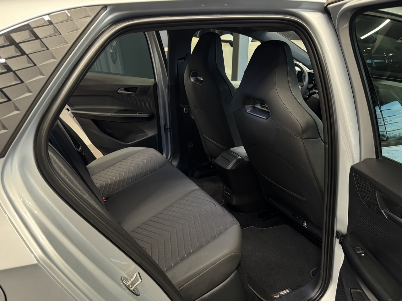 Car image 28