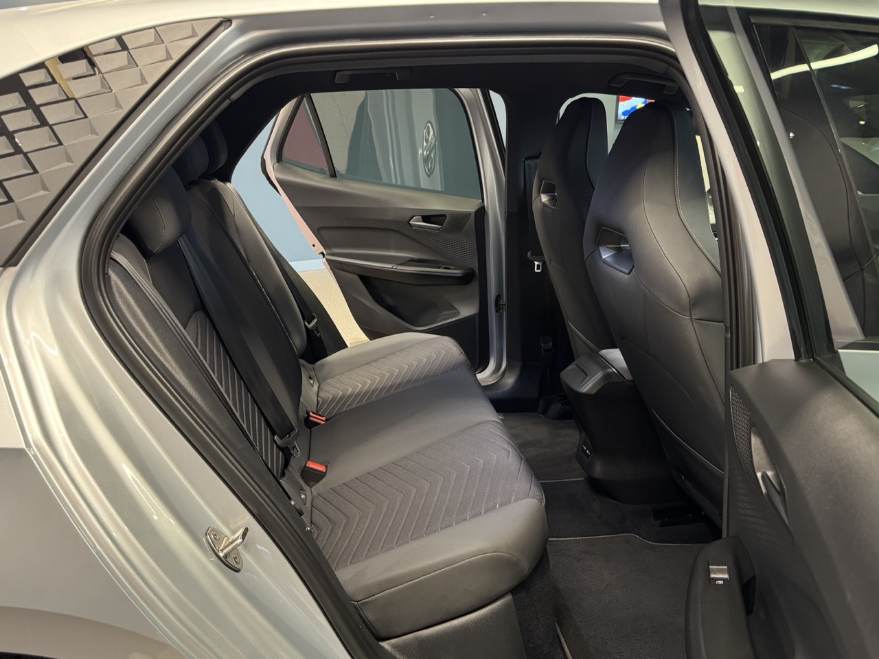Car image 29
