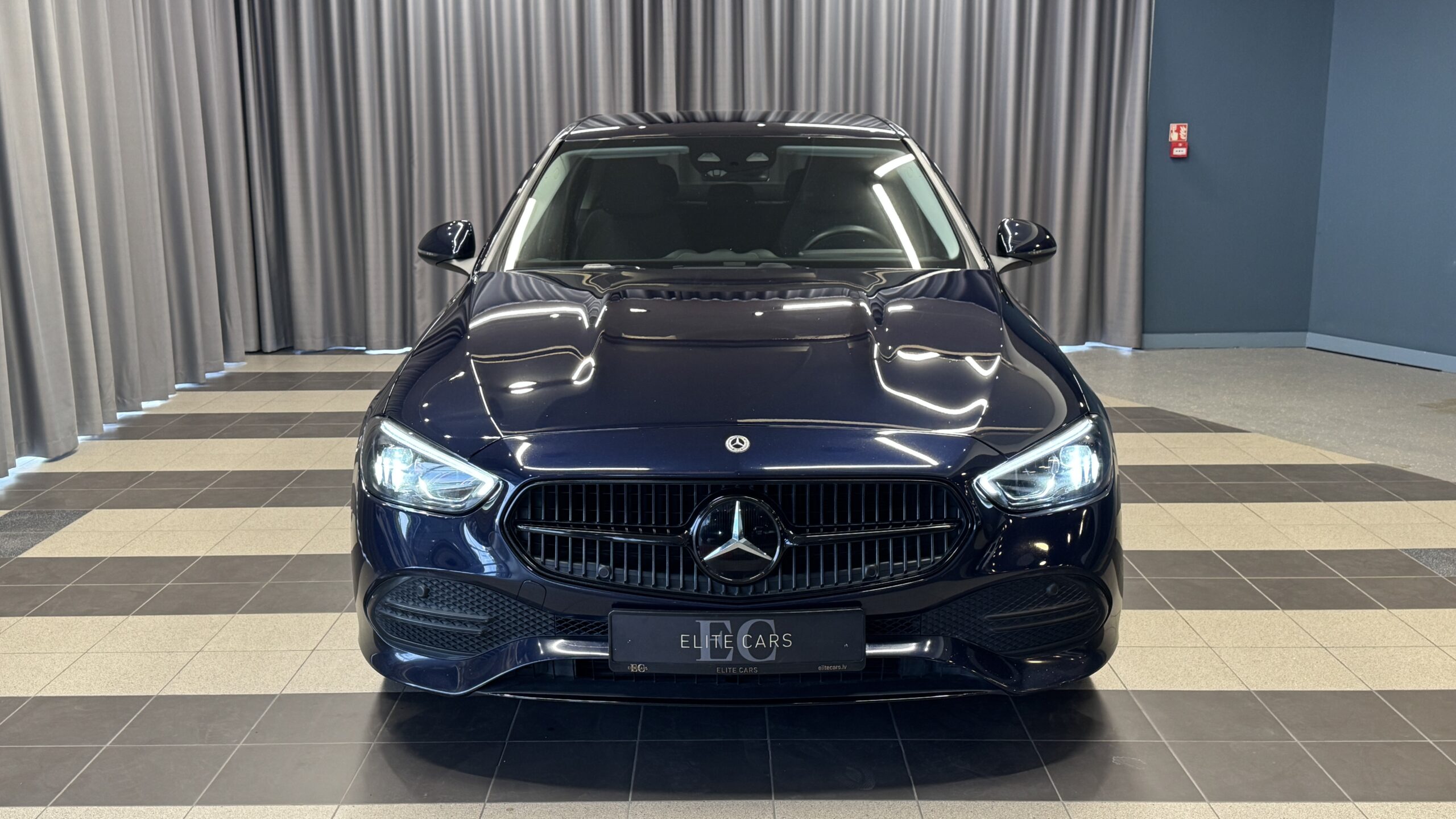 Car image 8