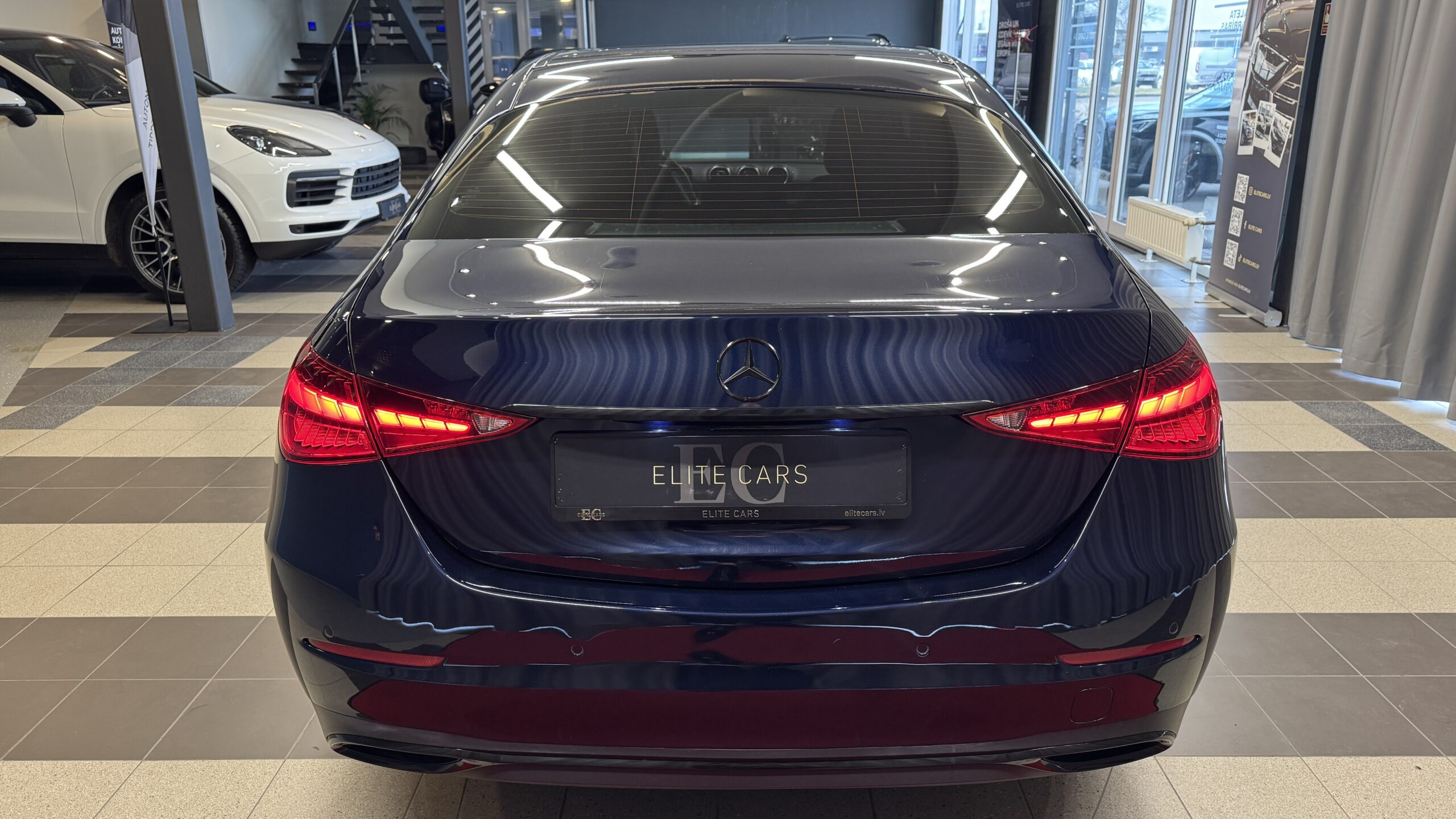 Car image 9