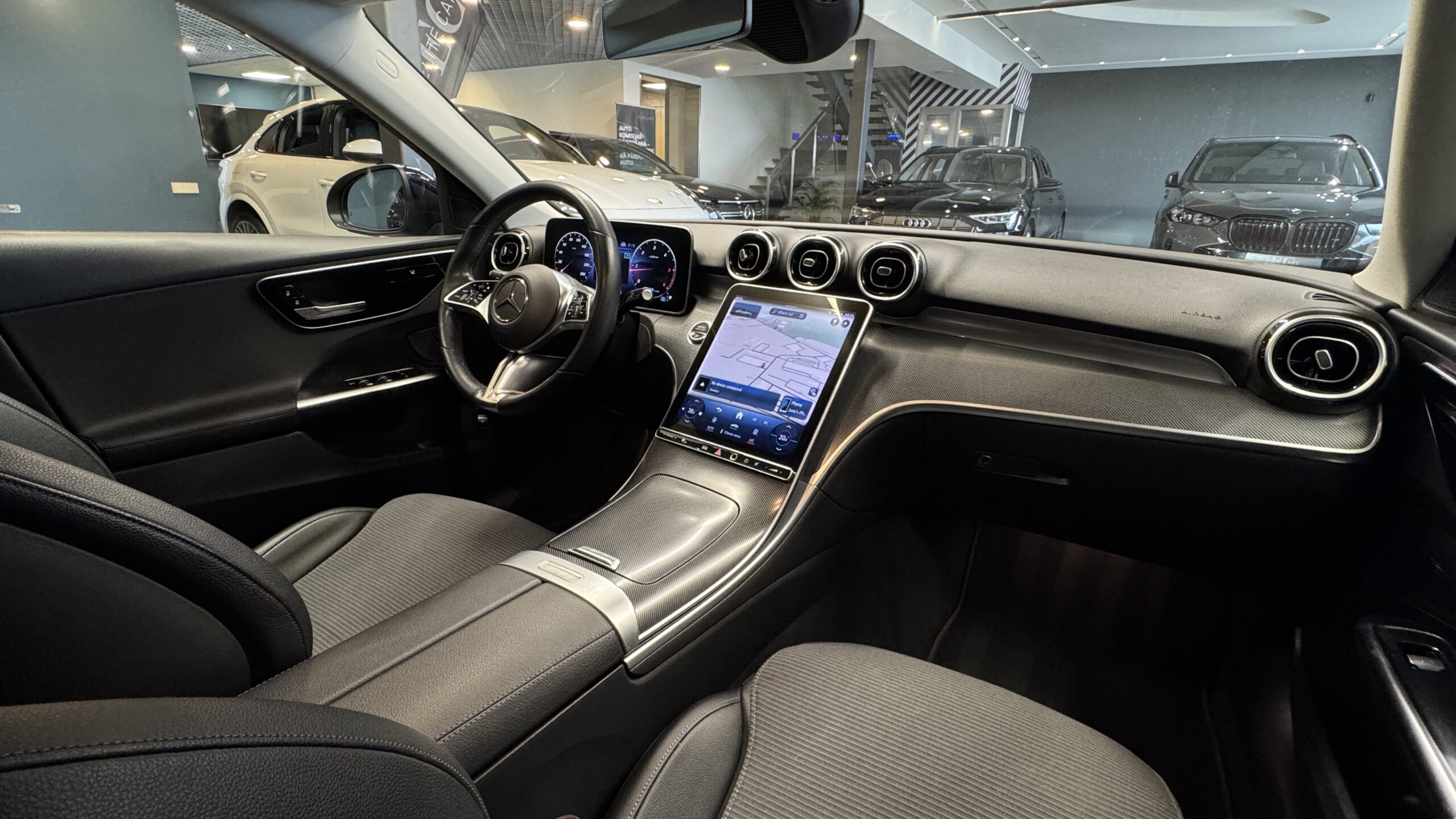 Car image 13