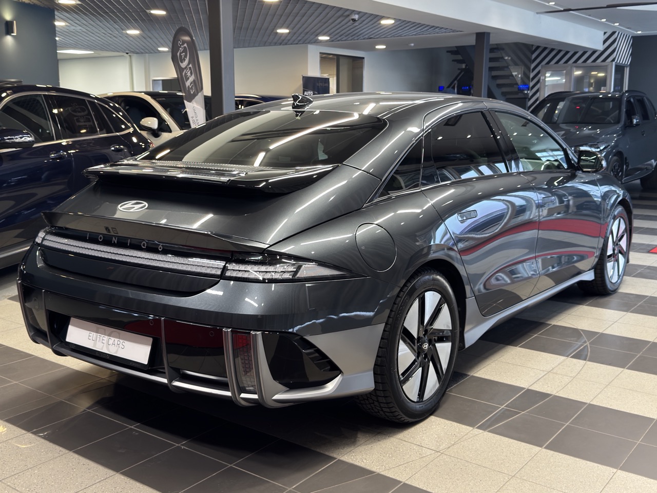 Car image 3