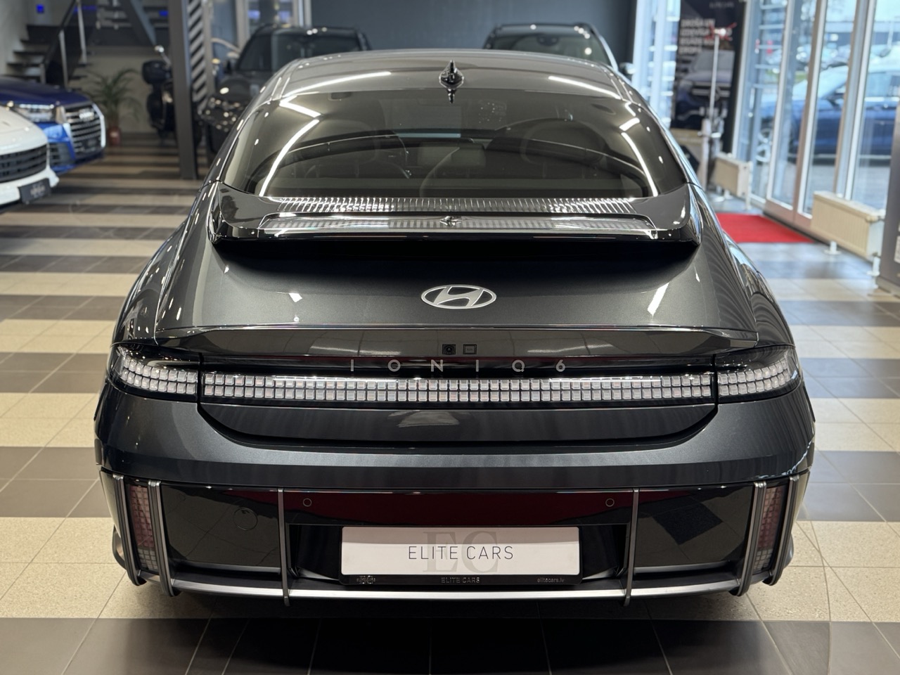 Car image 4