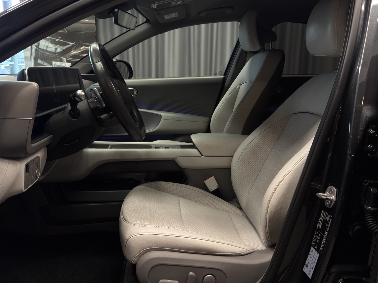 Car image 9