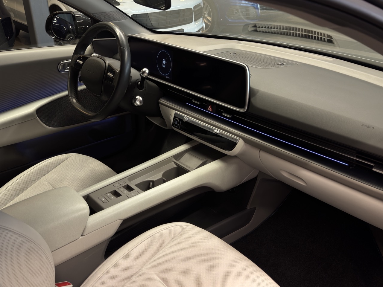 Car image 14
