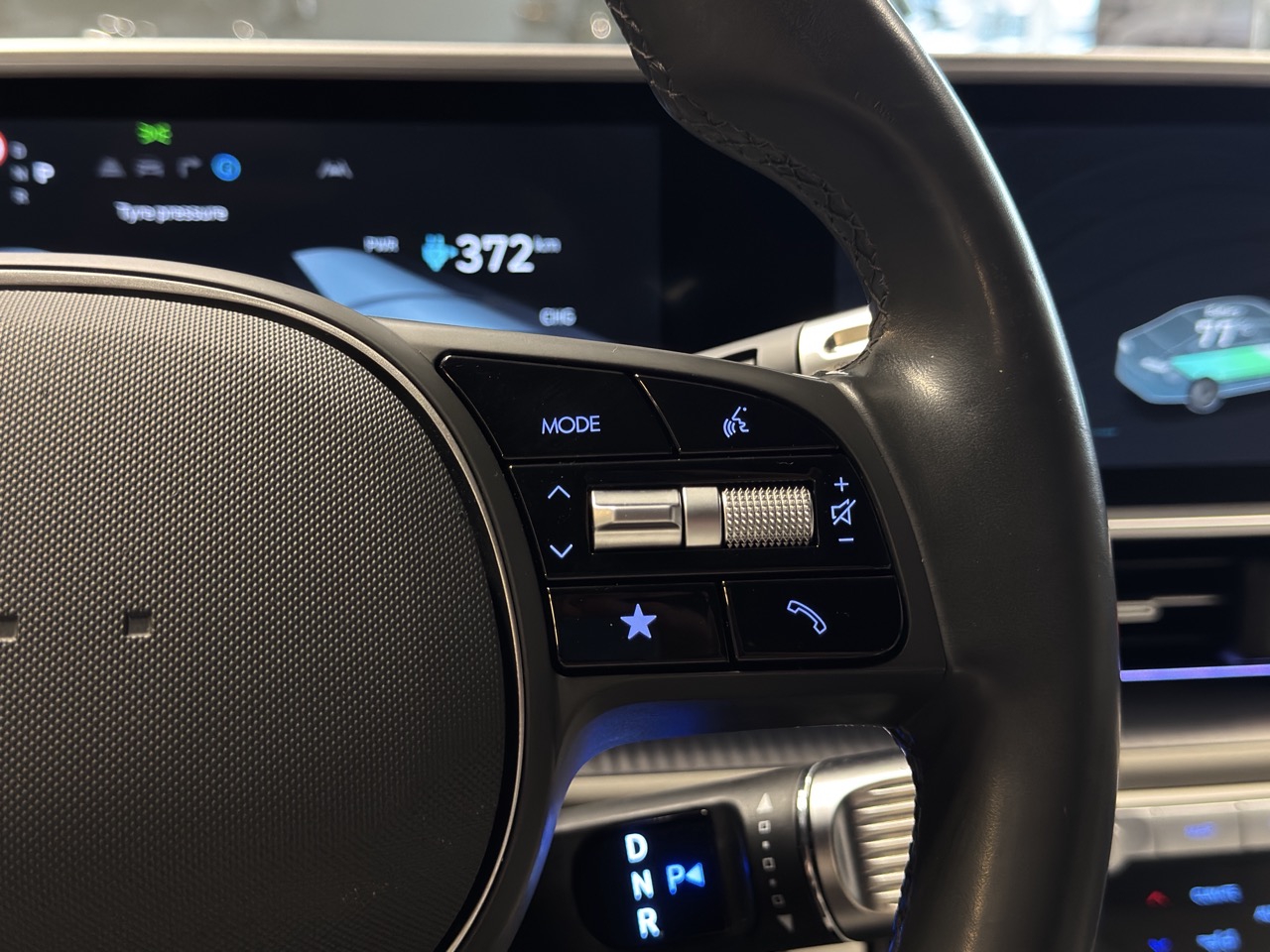 Car image 26