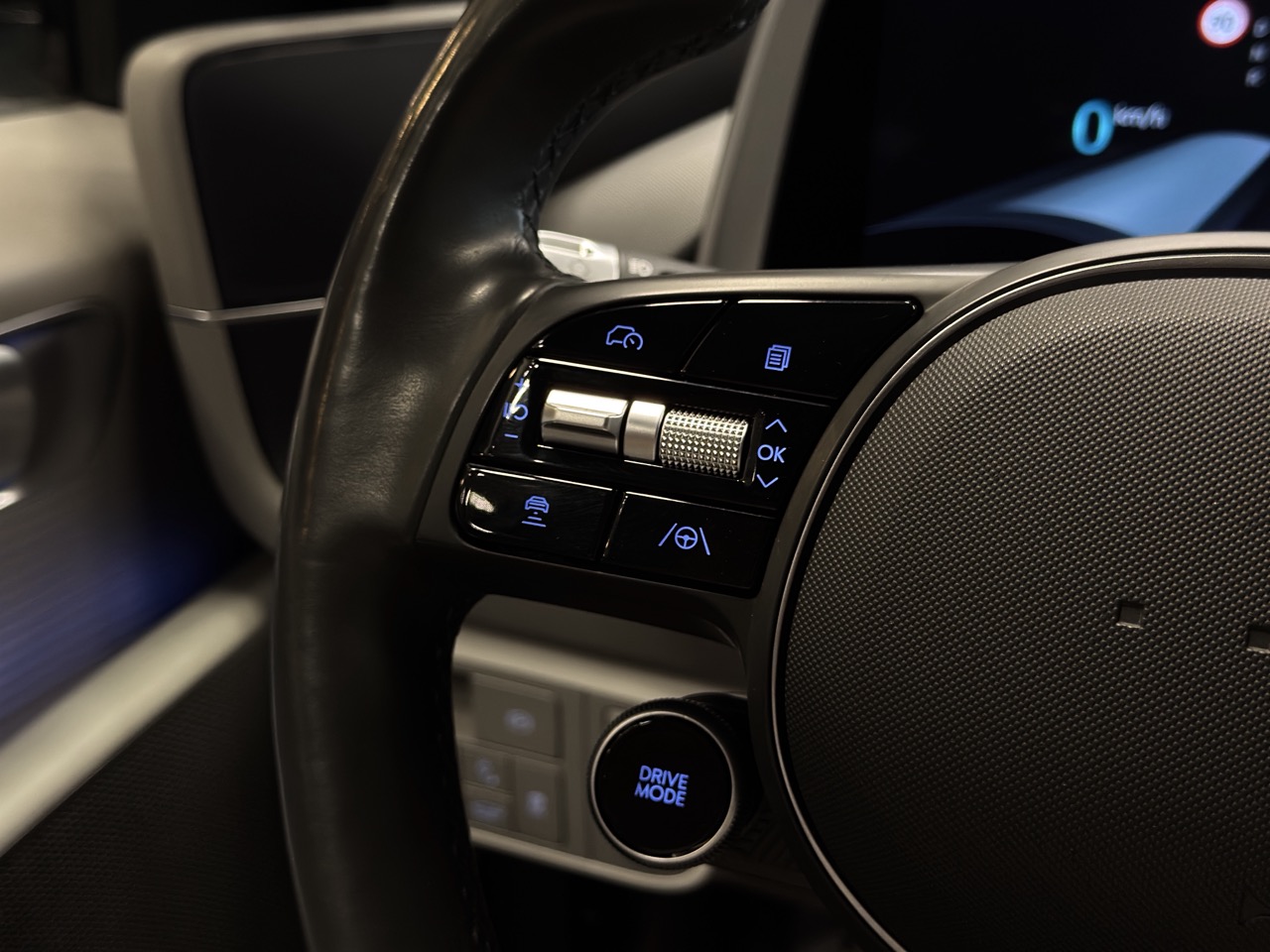 Car image 27