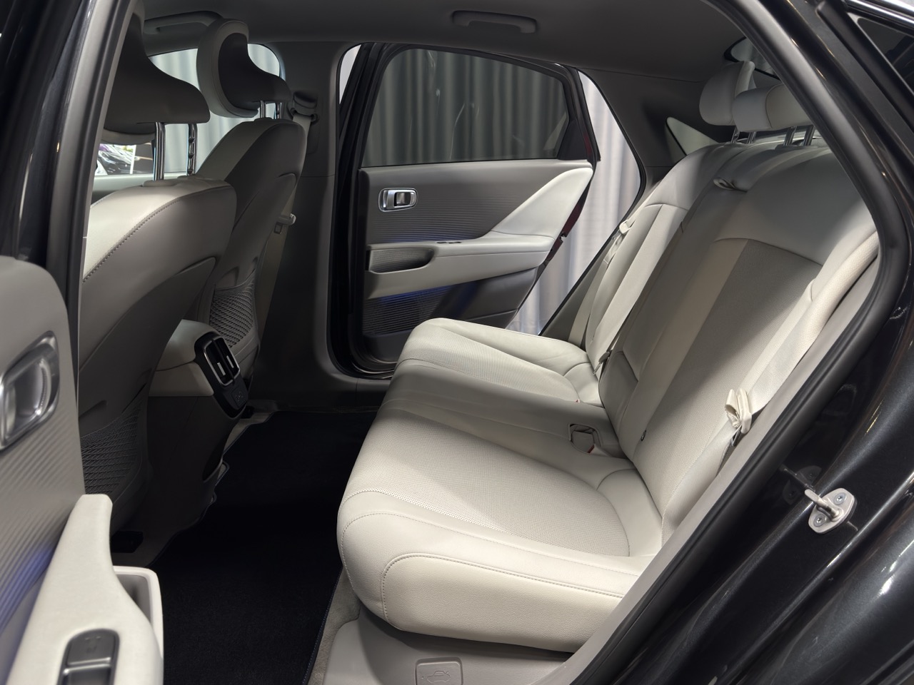 Car image 29