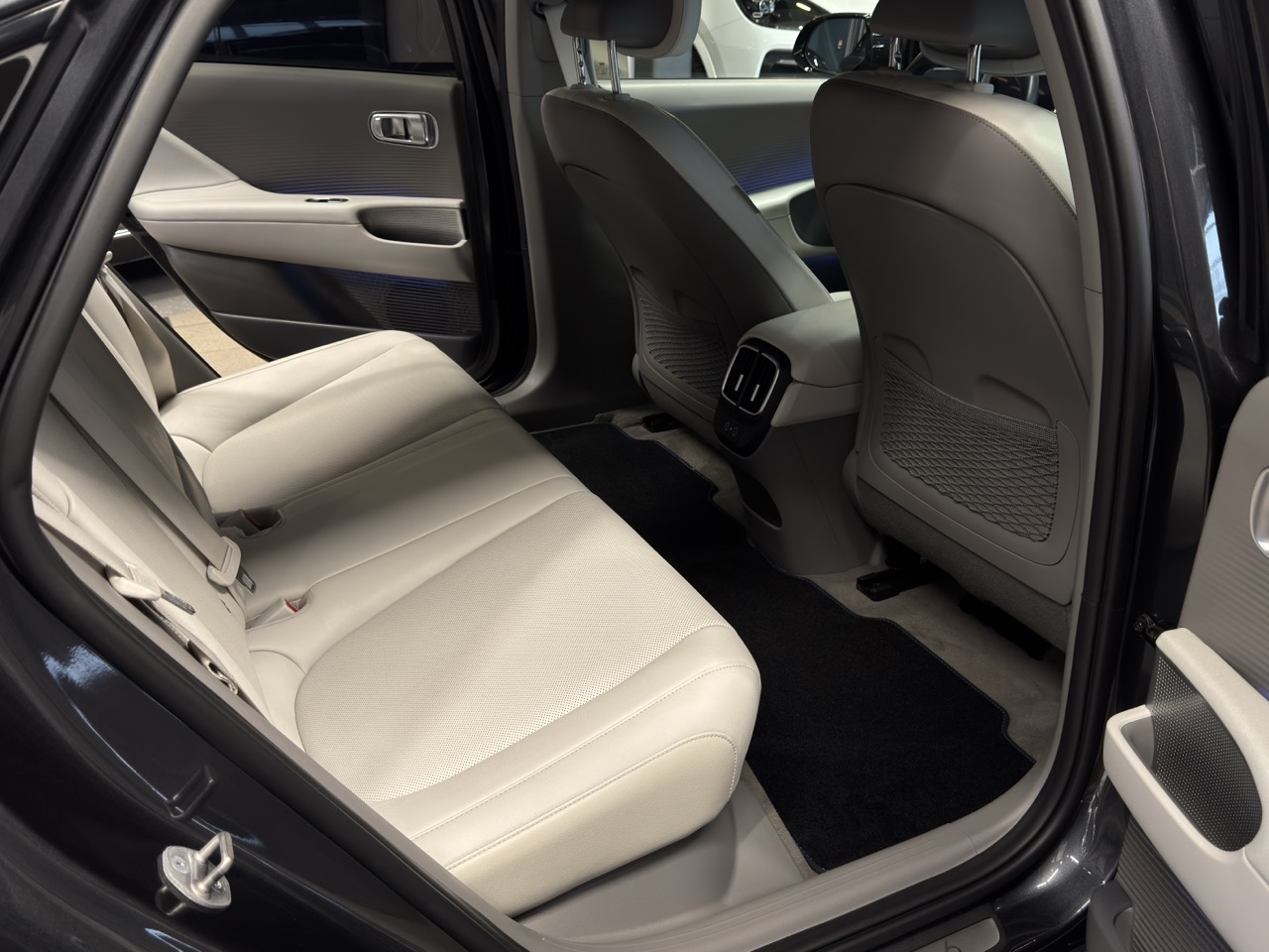 Car image 31