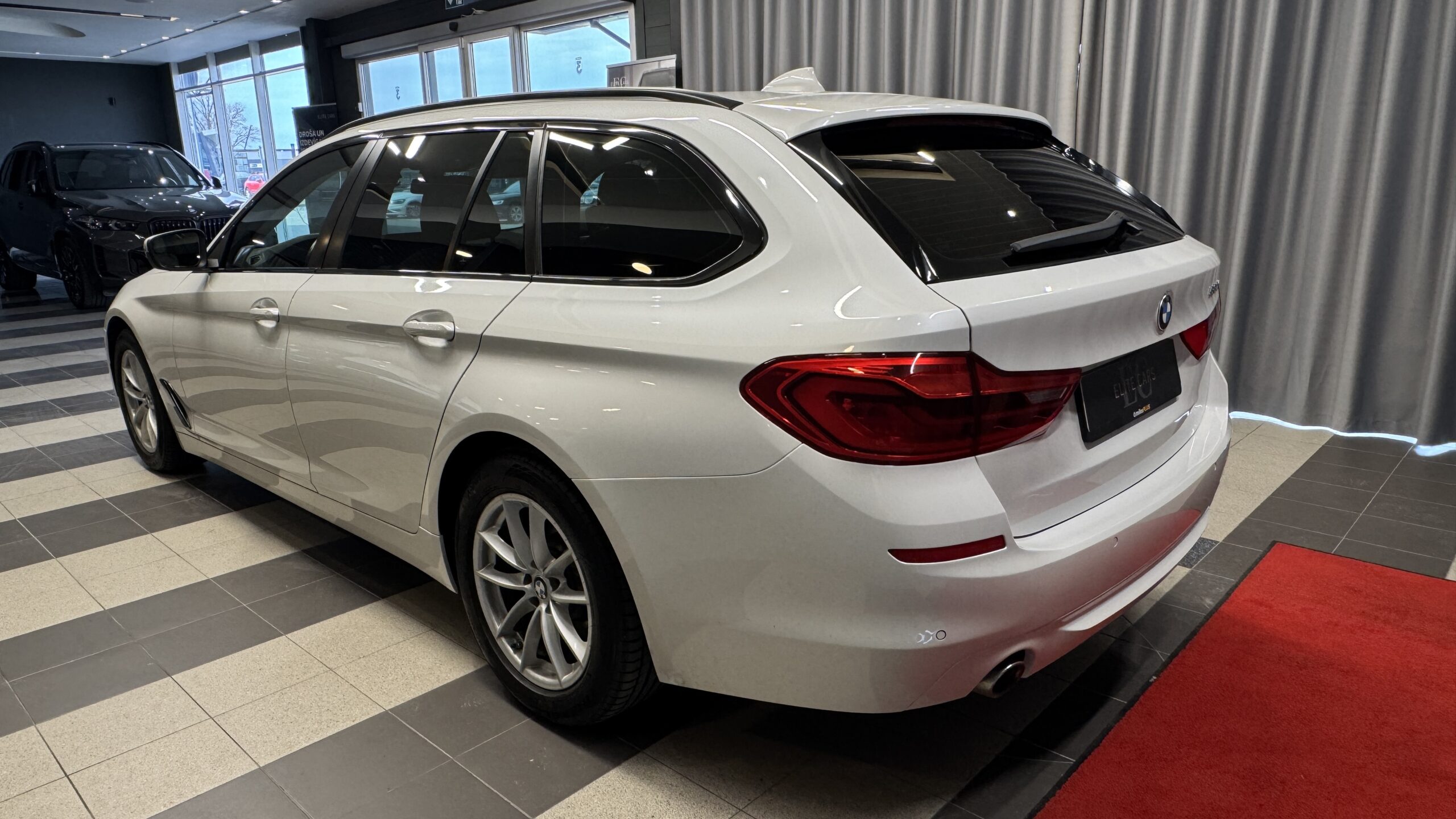 Car image 7