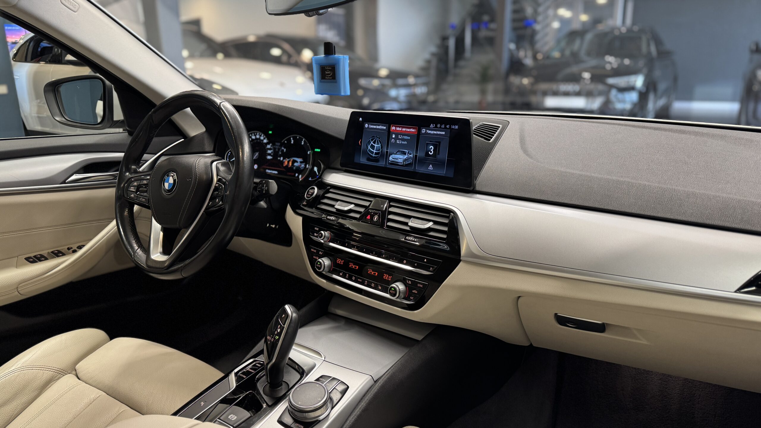 Car image 13