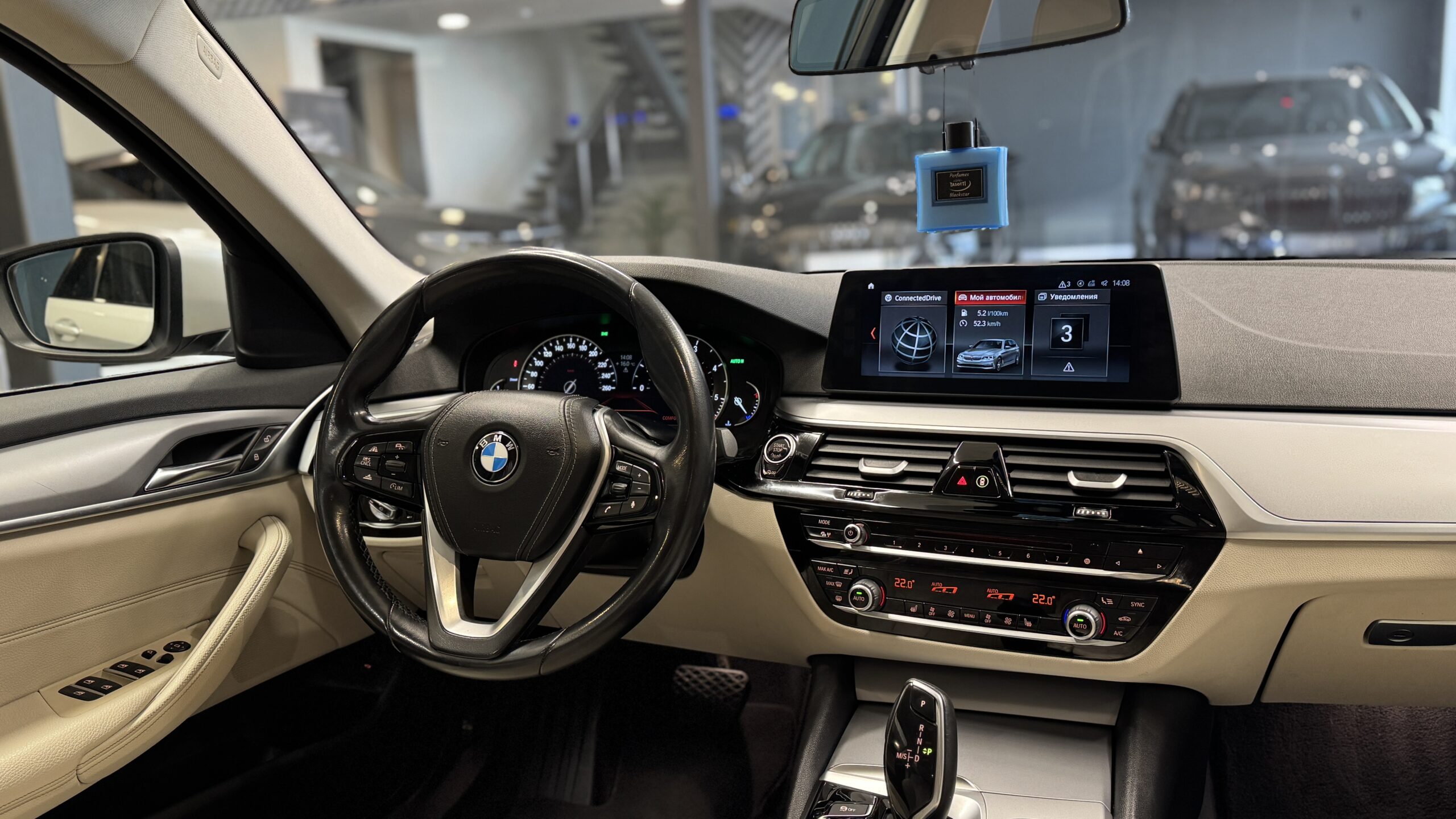 Car image 15