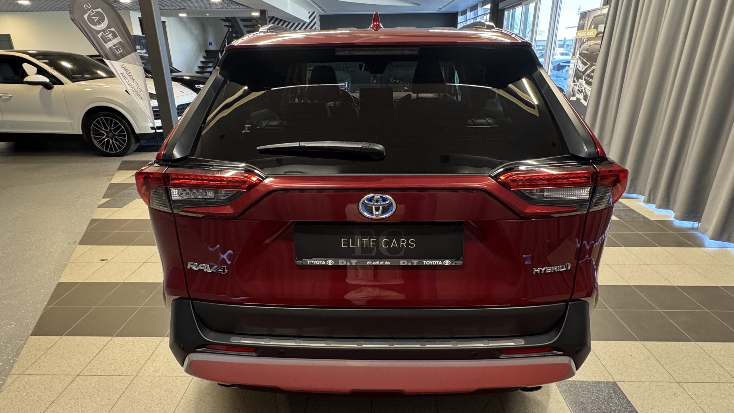 Car image 5