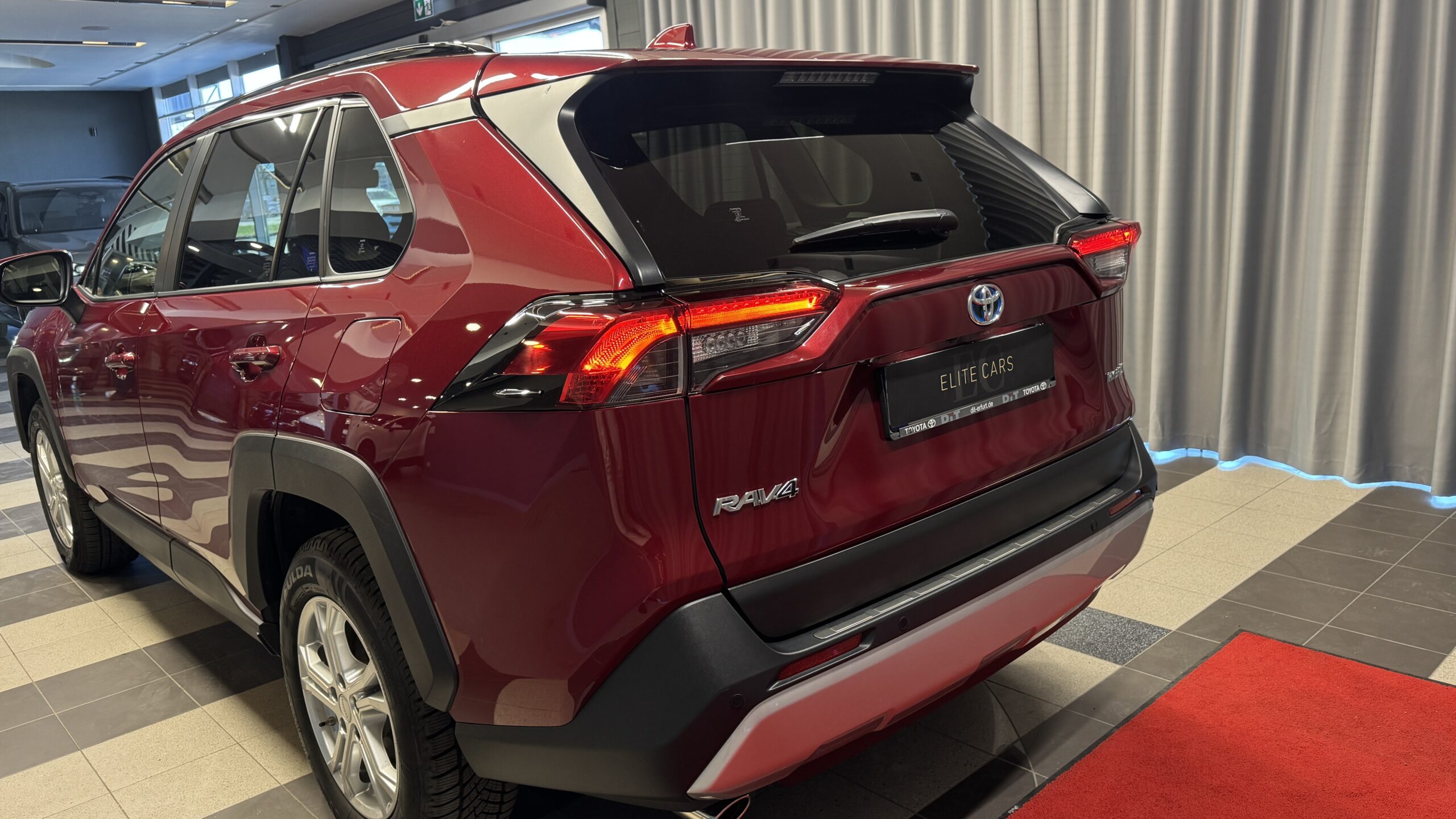 Car image 8