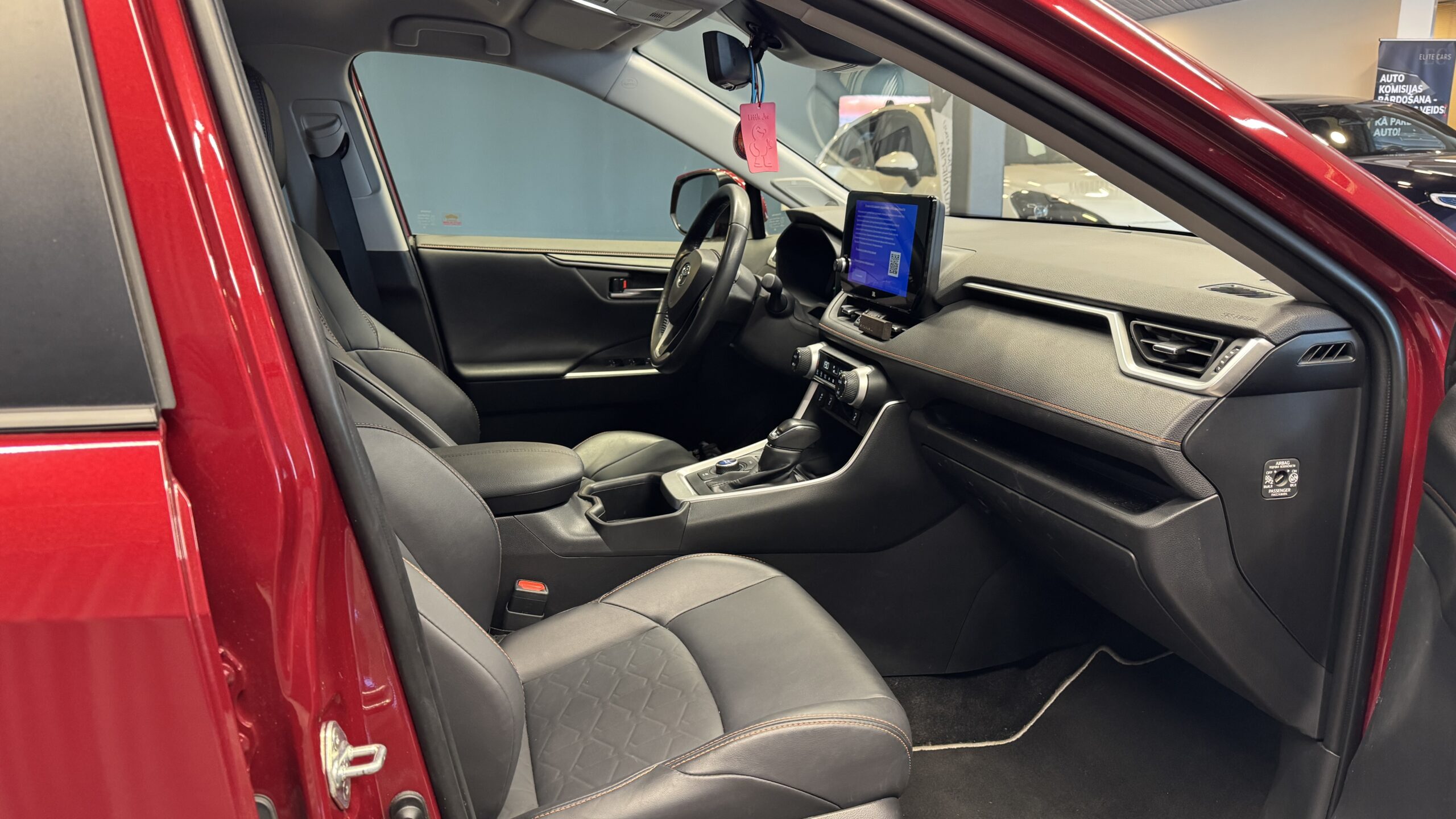 Car image 9