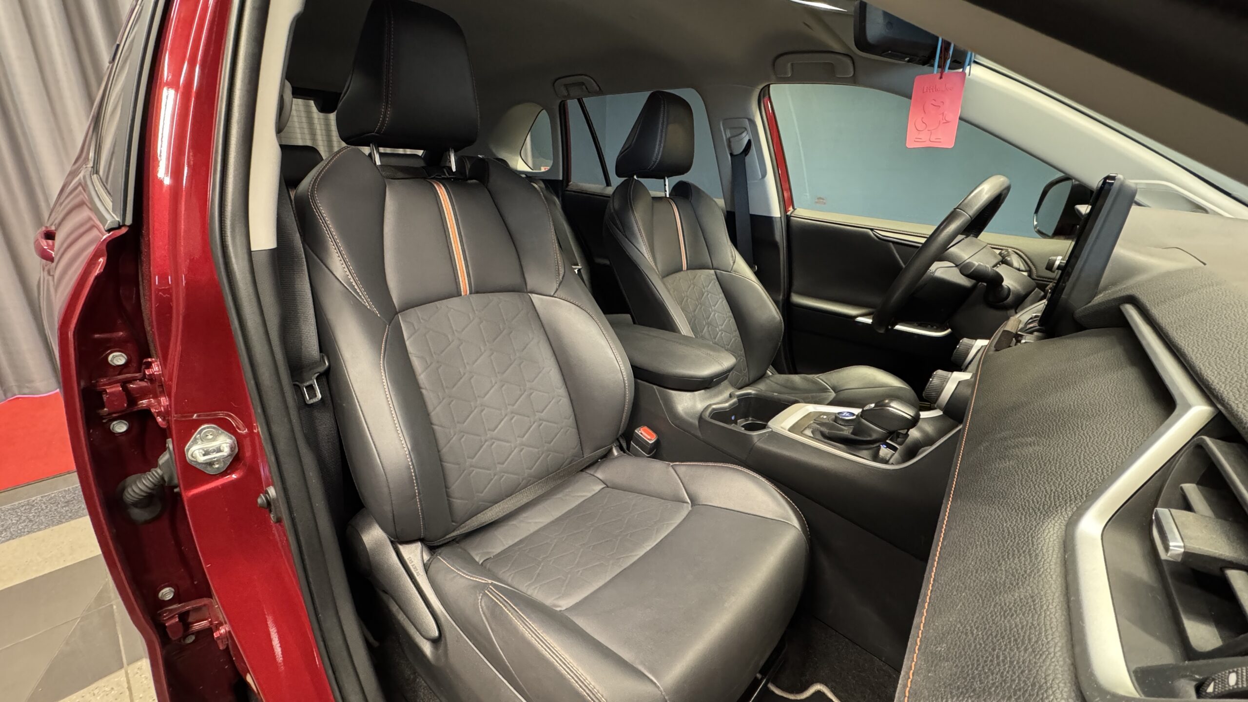 Car image 10