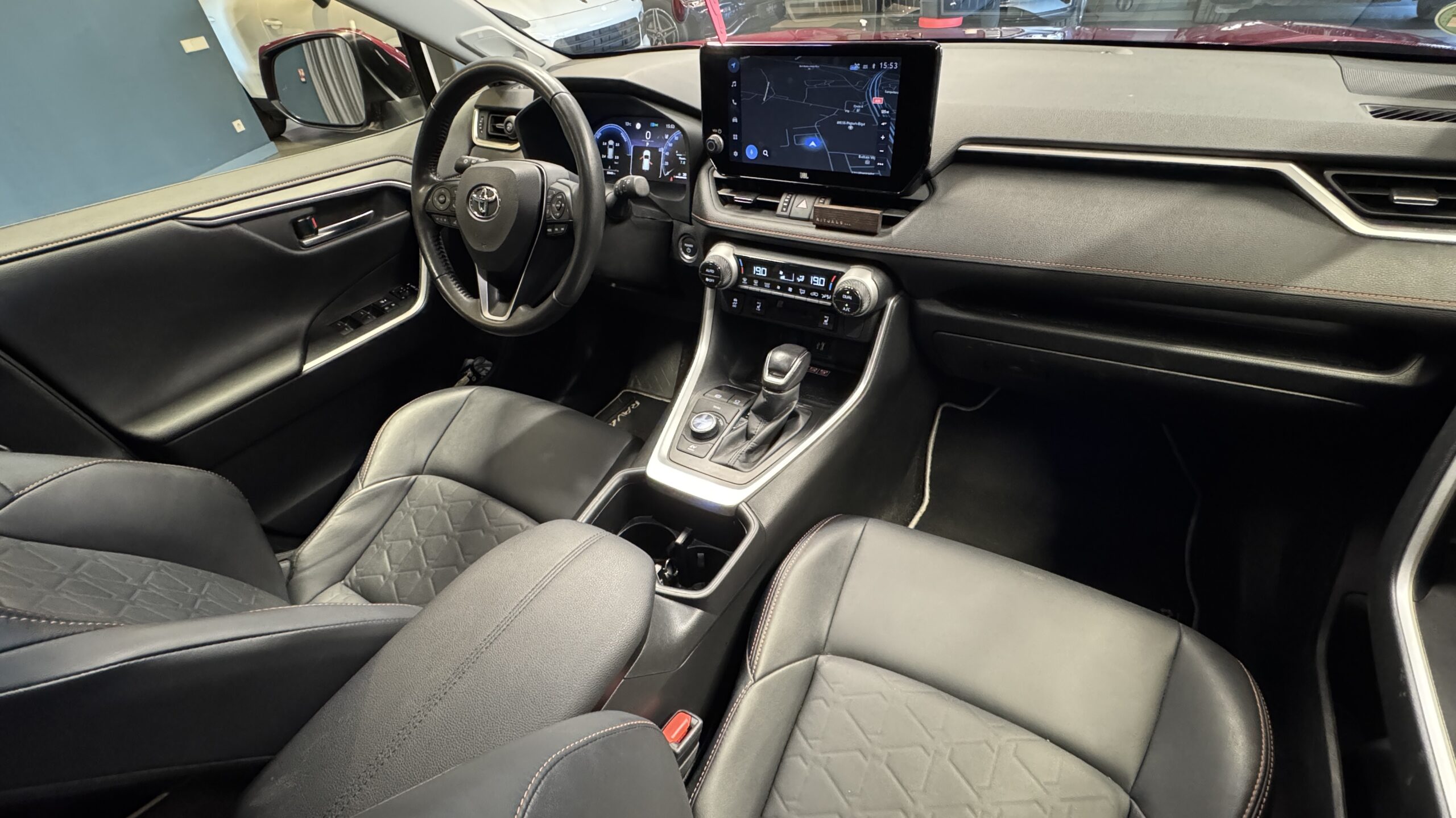 Car image 11
