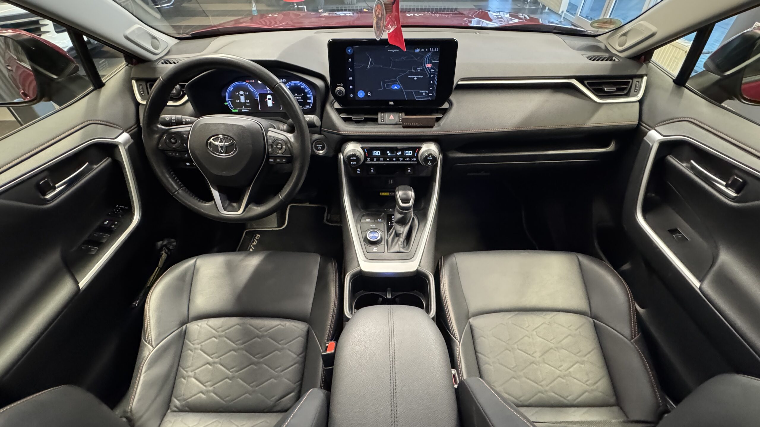 Car image 12