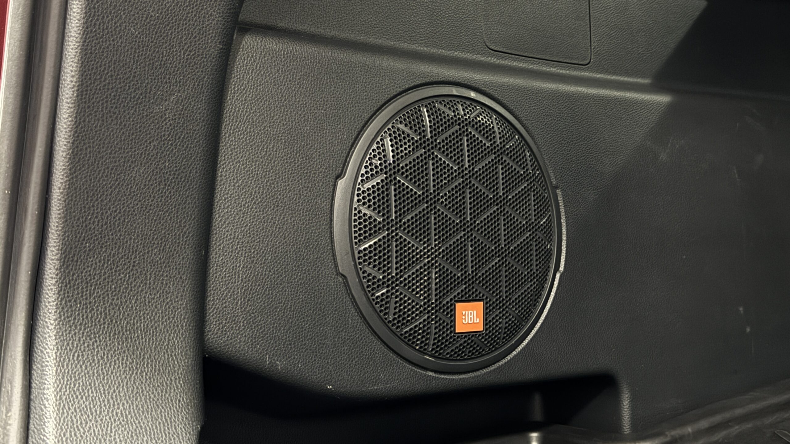 Car image 14