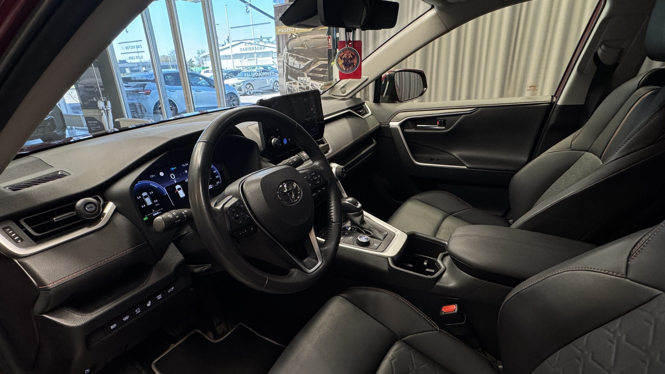 Car image 15