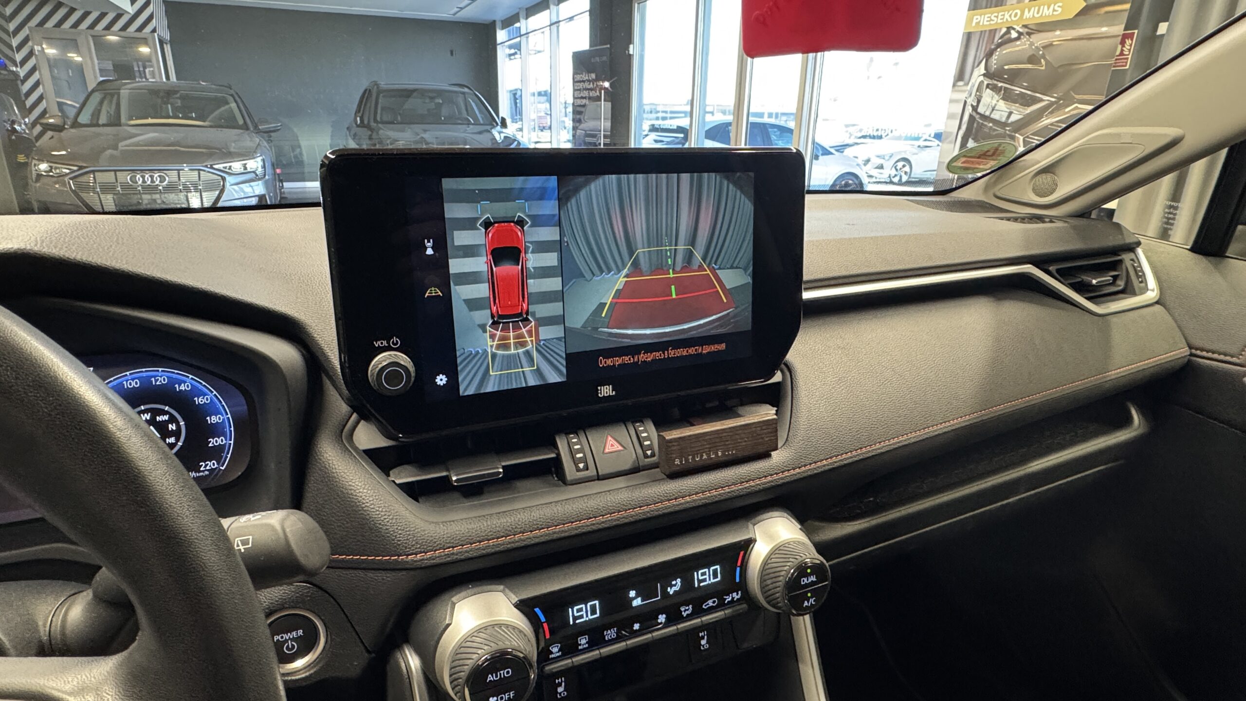 Car image 20