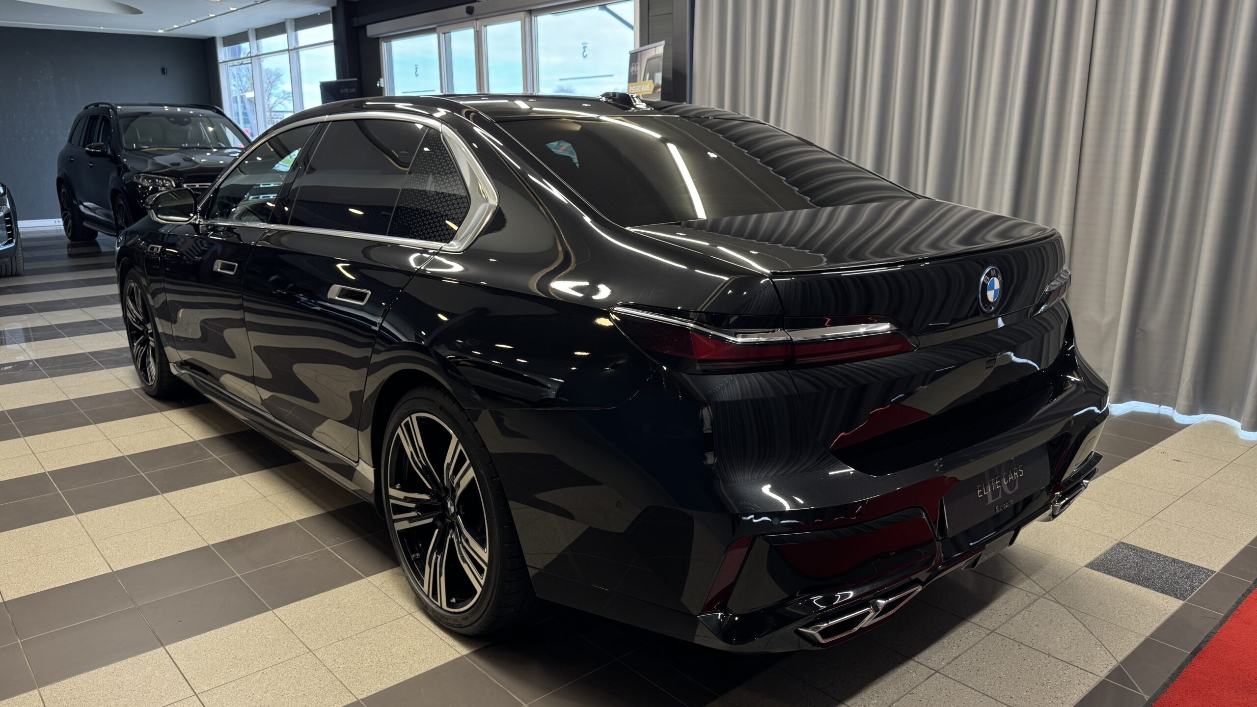 Car image 7