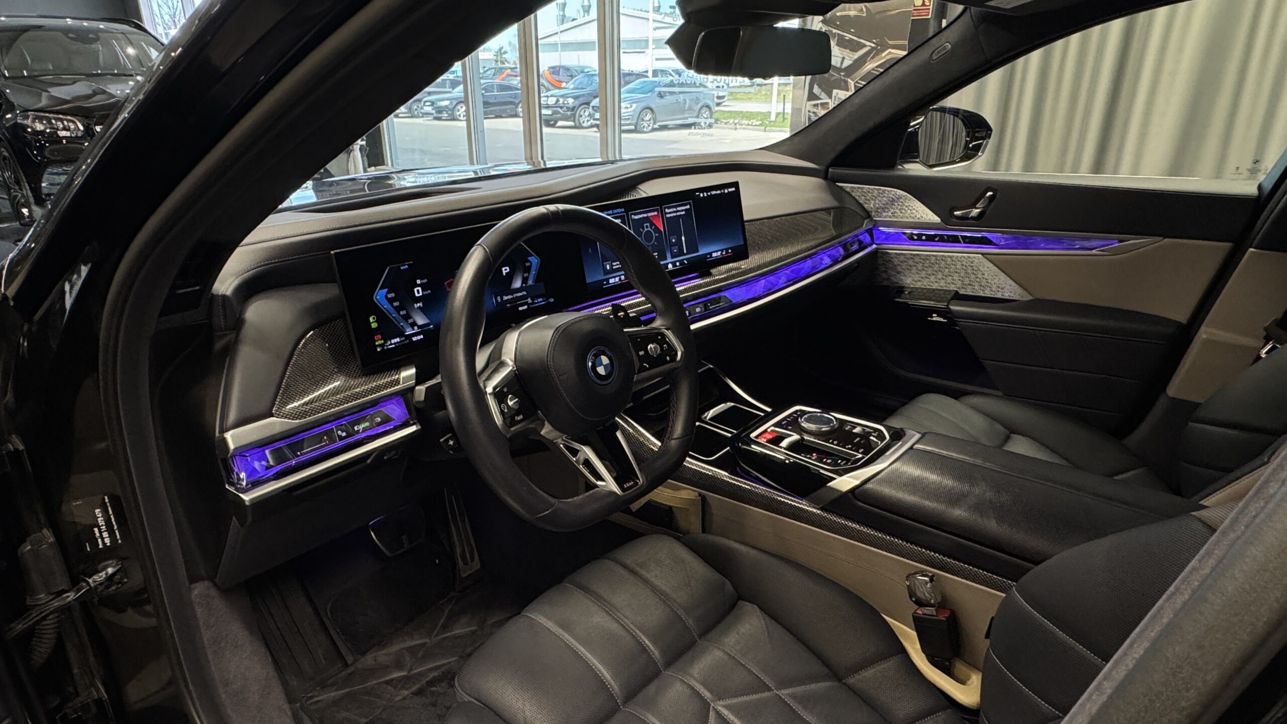Car image 19