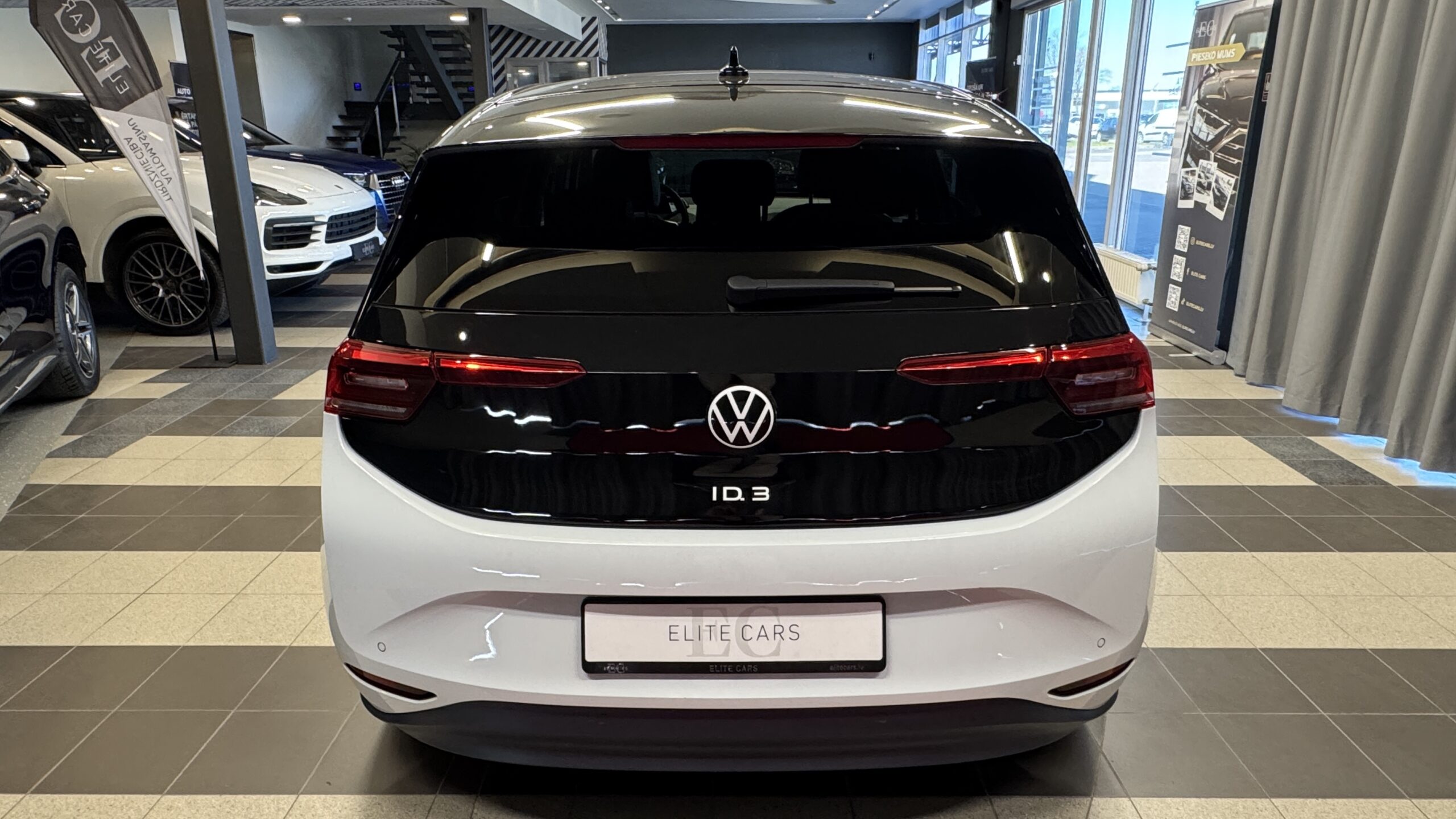 Car image 5