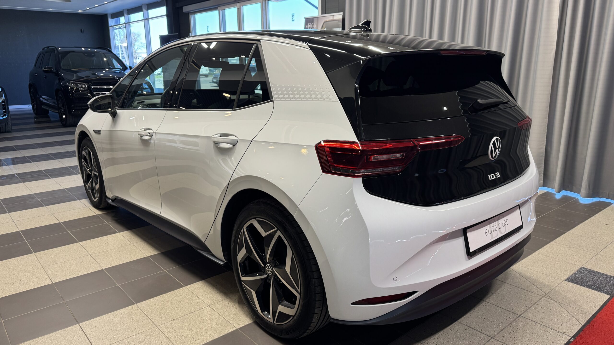 Car image 6
