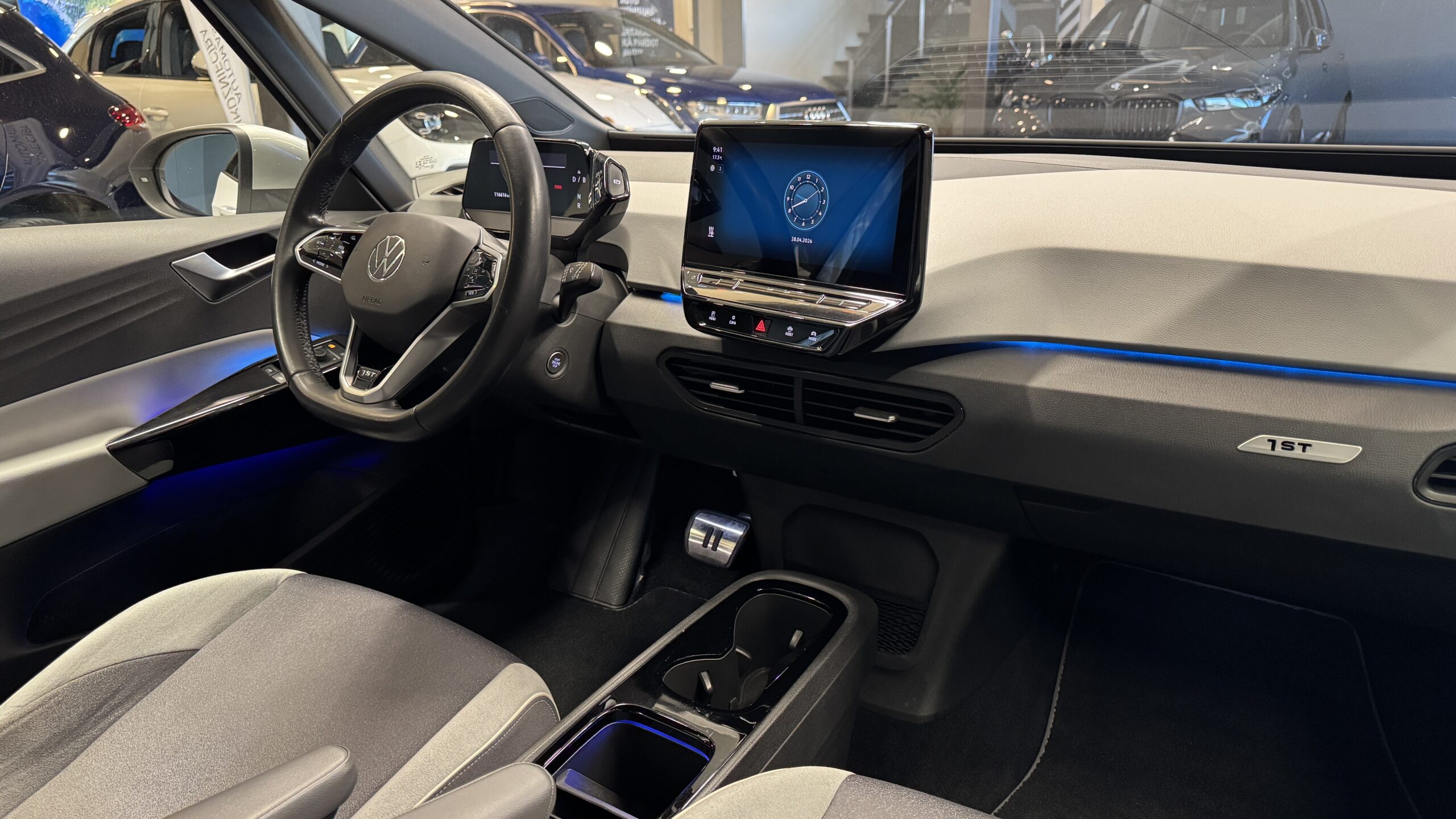 Car image 11