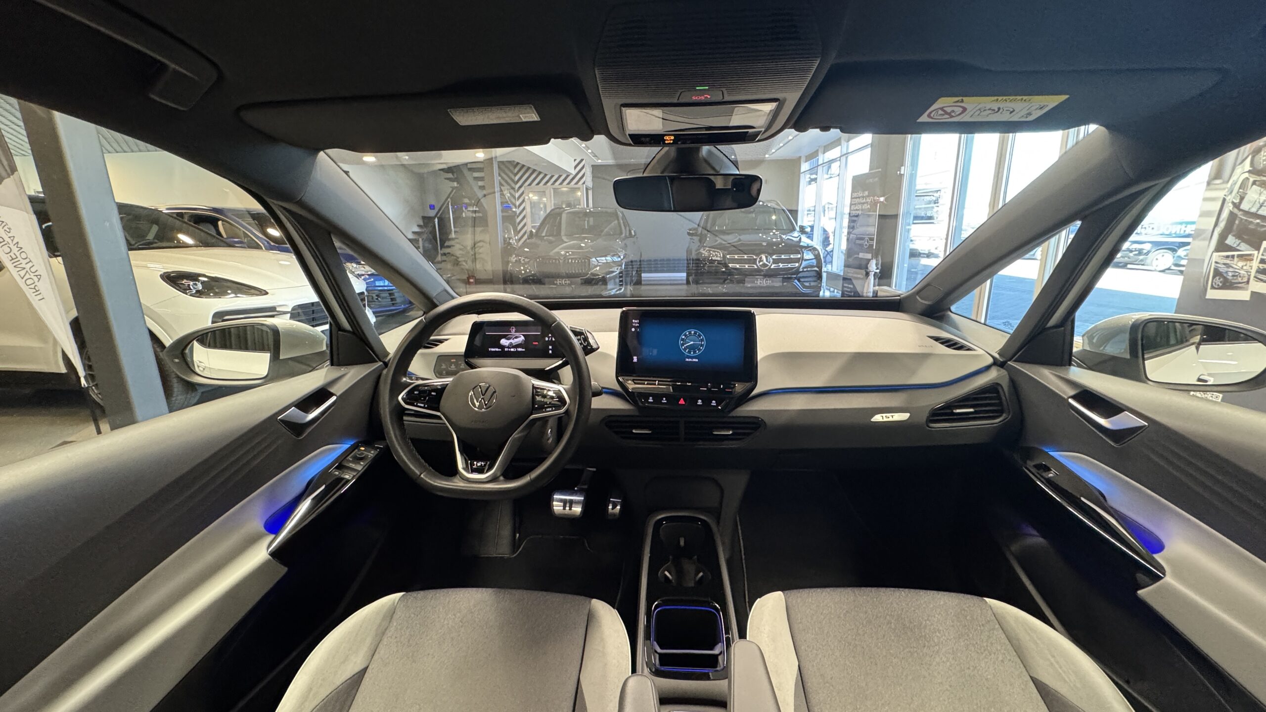 Car image 12