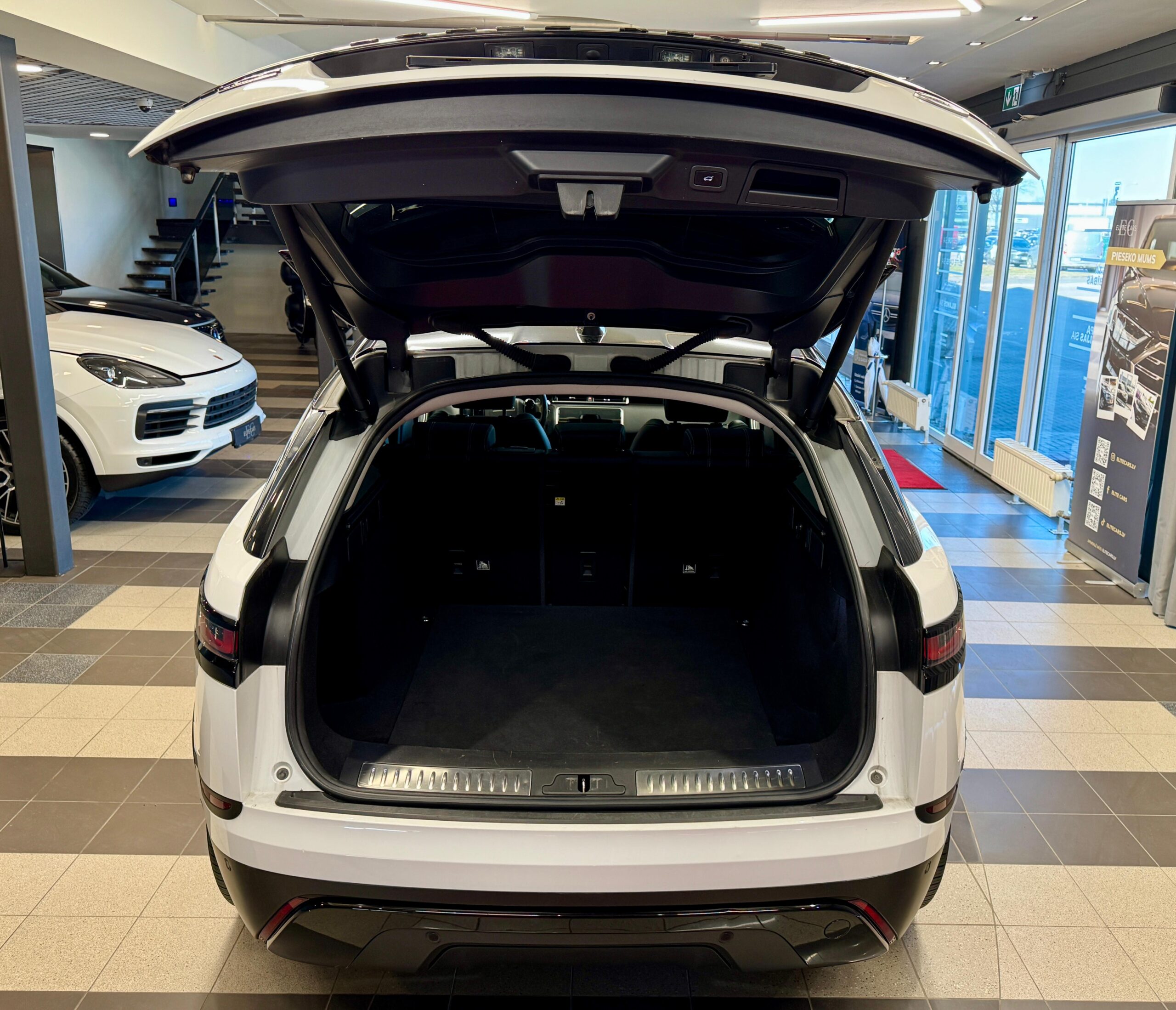 Car image 22