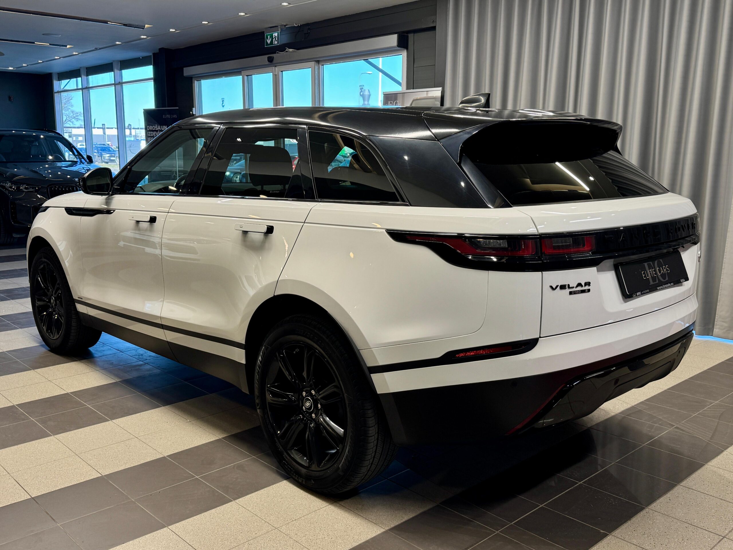 Car image 5
