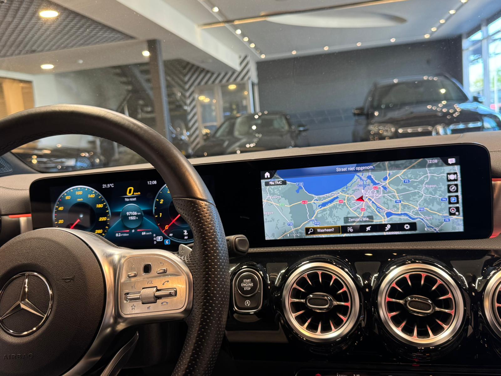 Car image 13