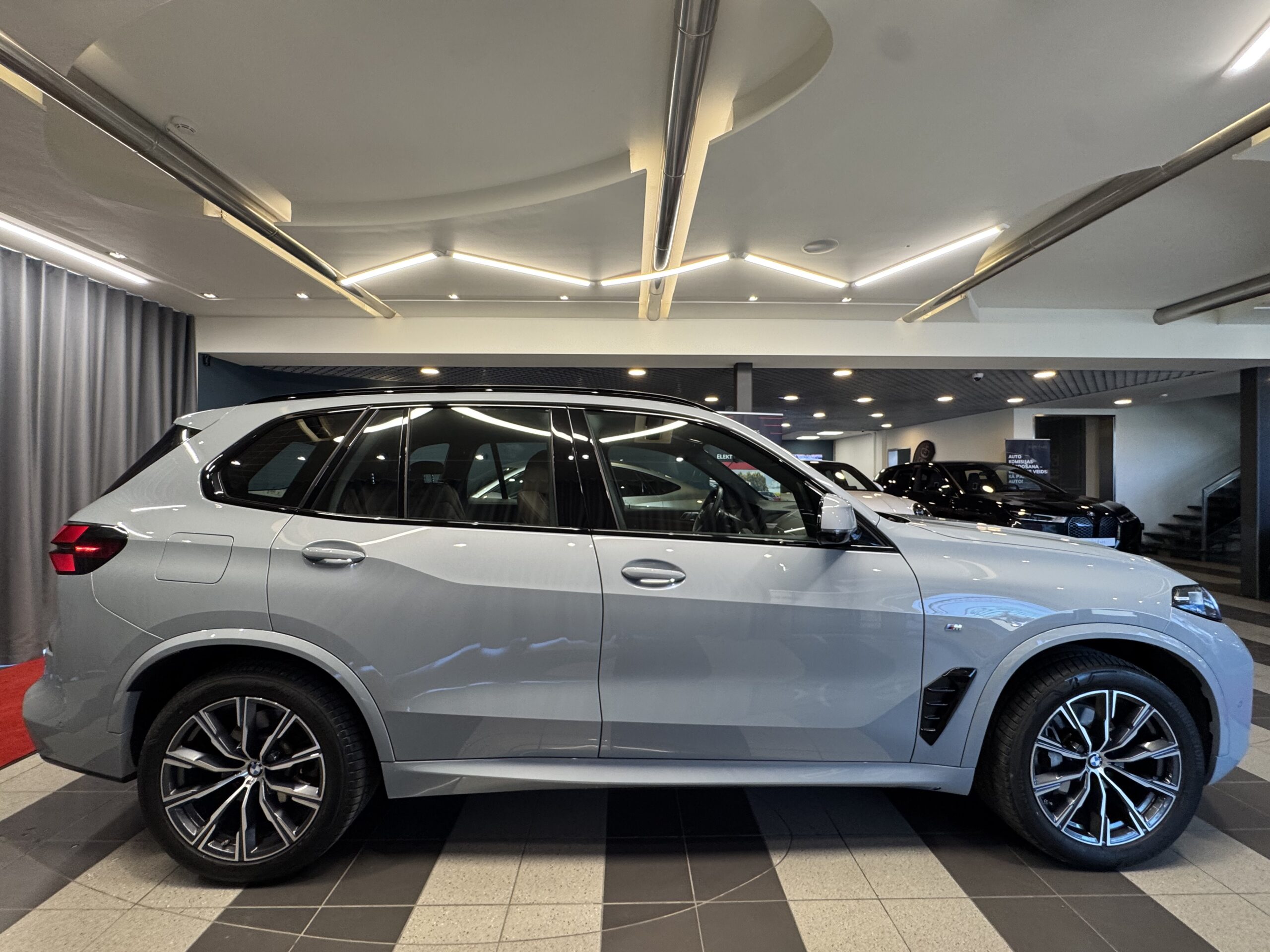 Car image 7