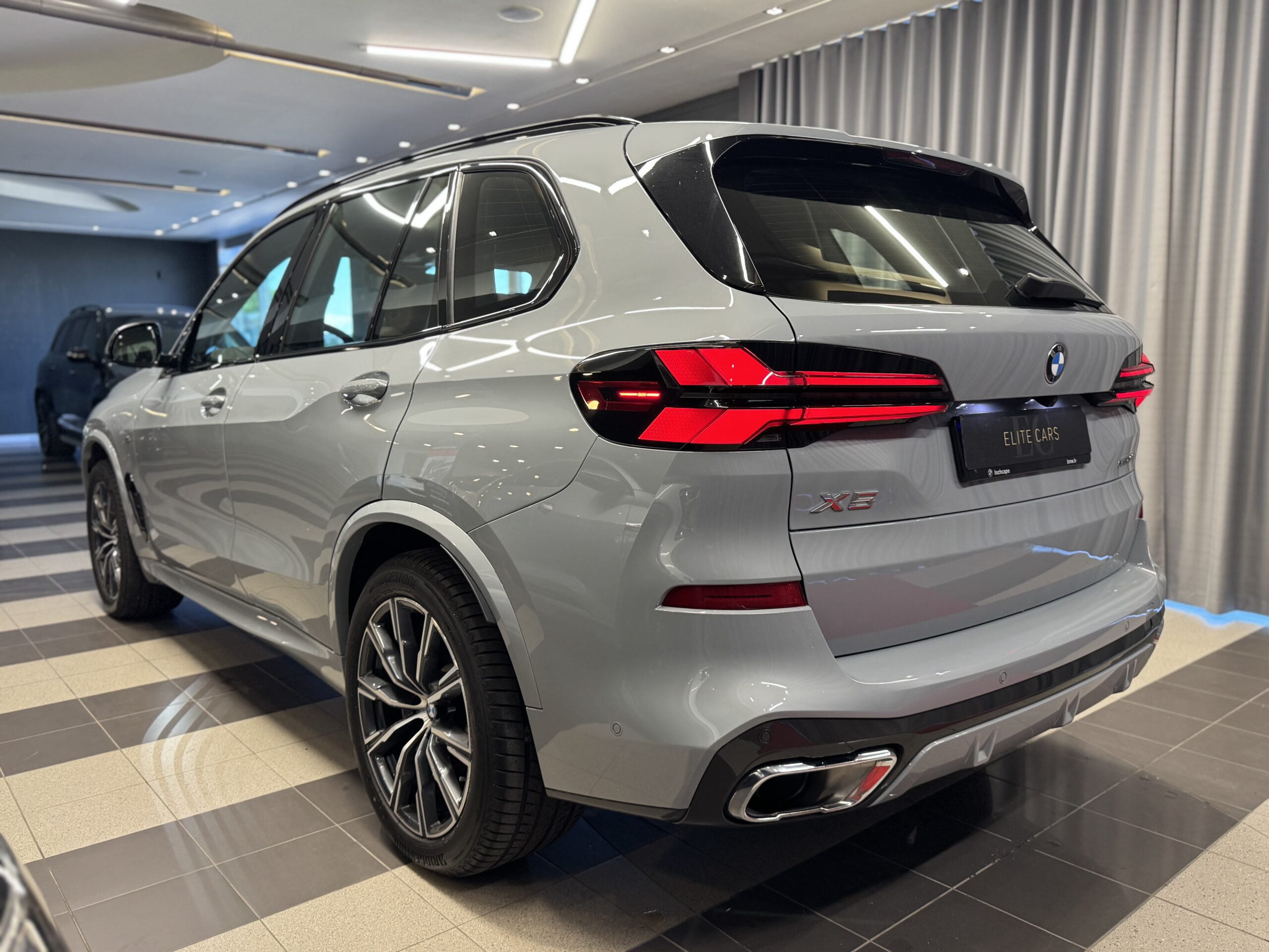 Car image 6