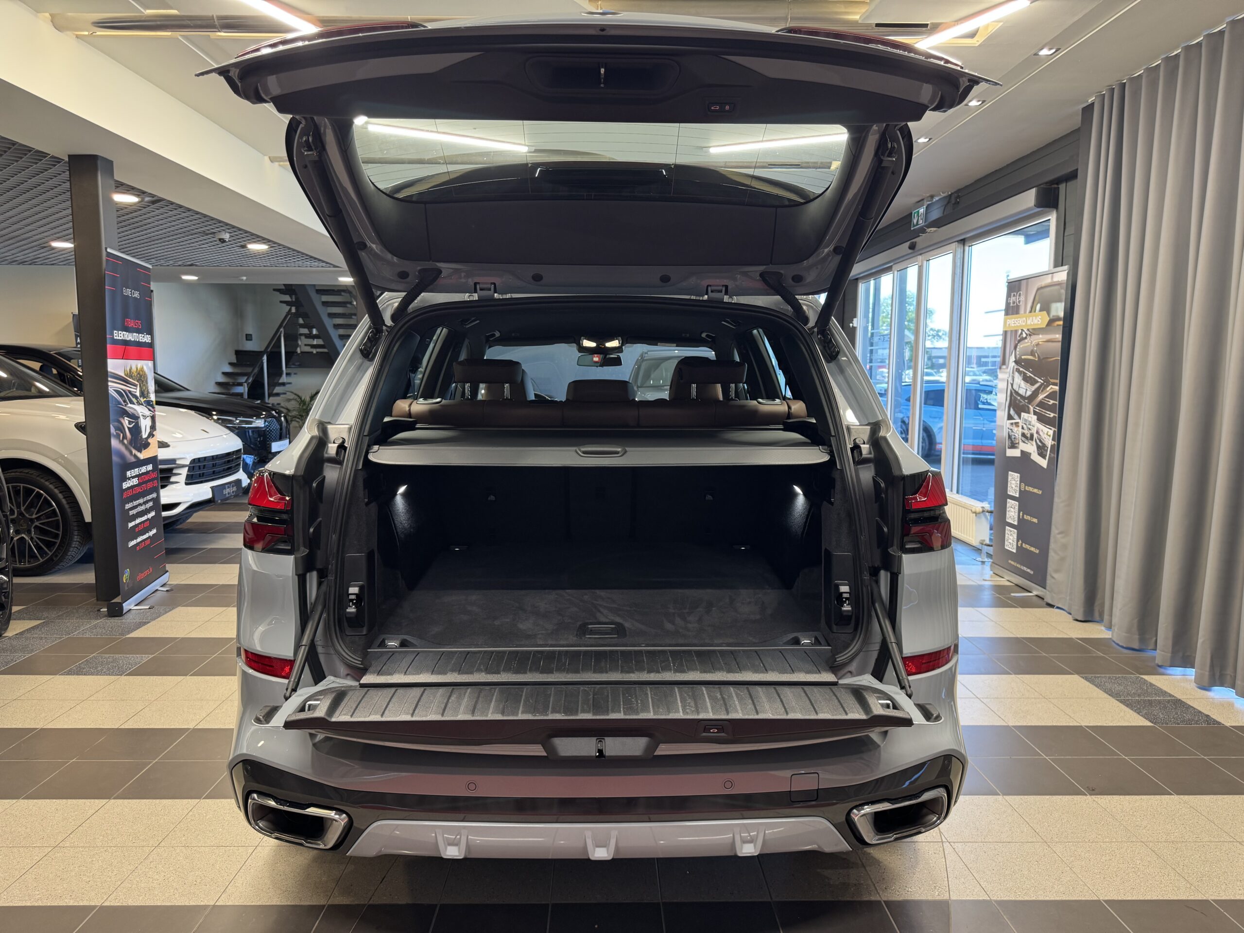 Car image 33