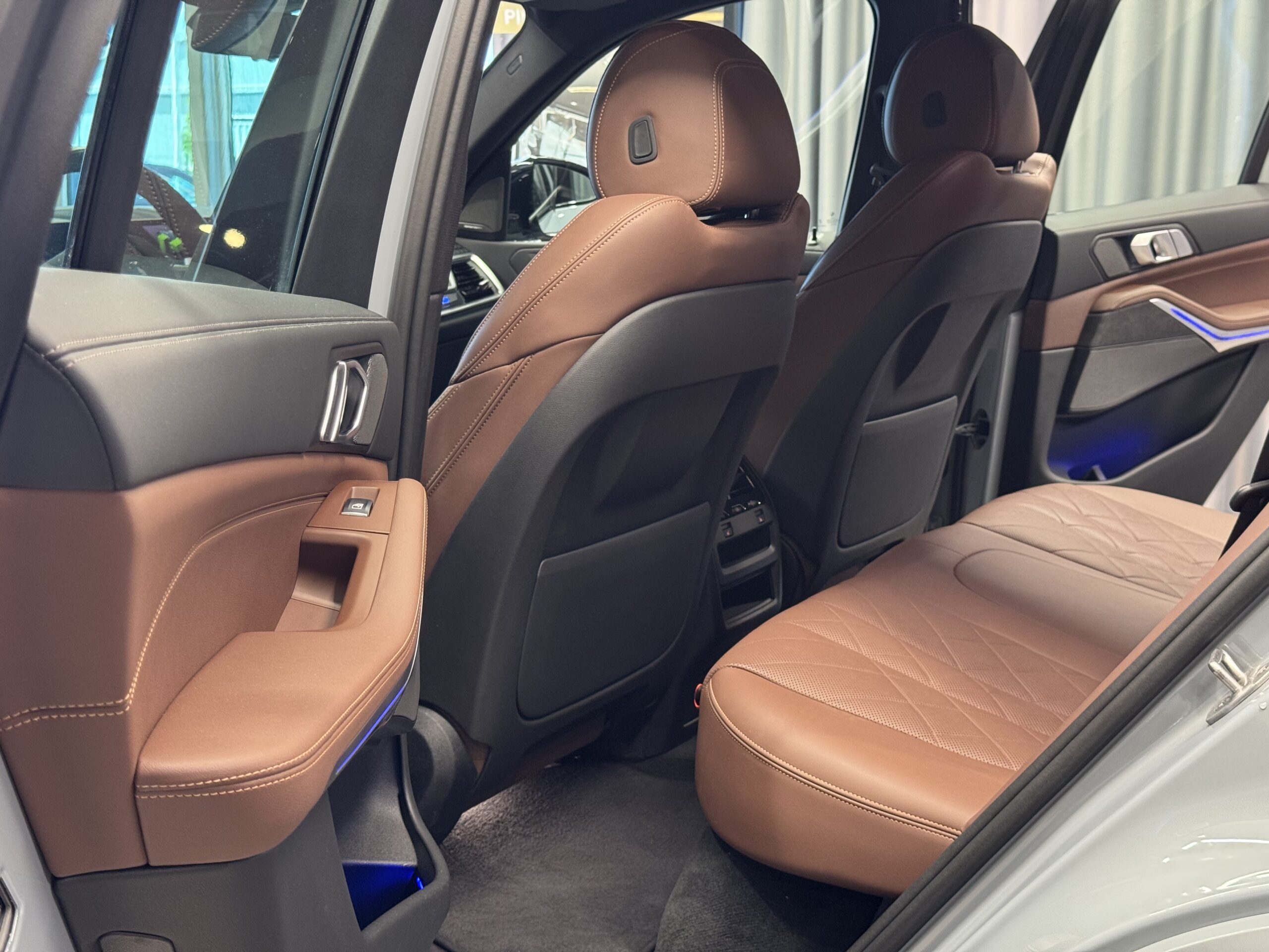 Car image 28