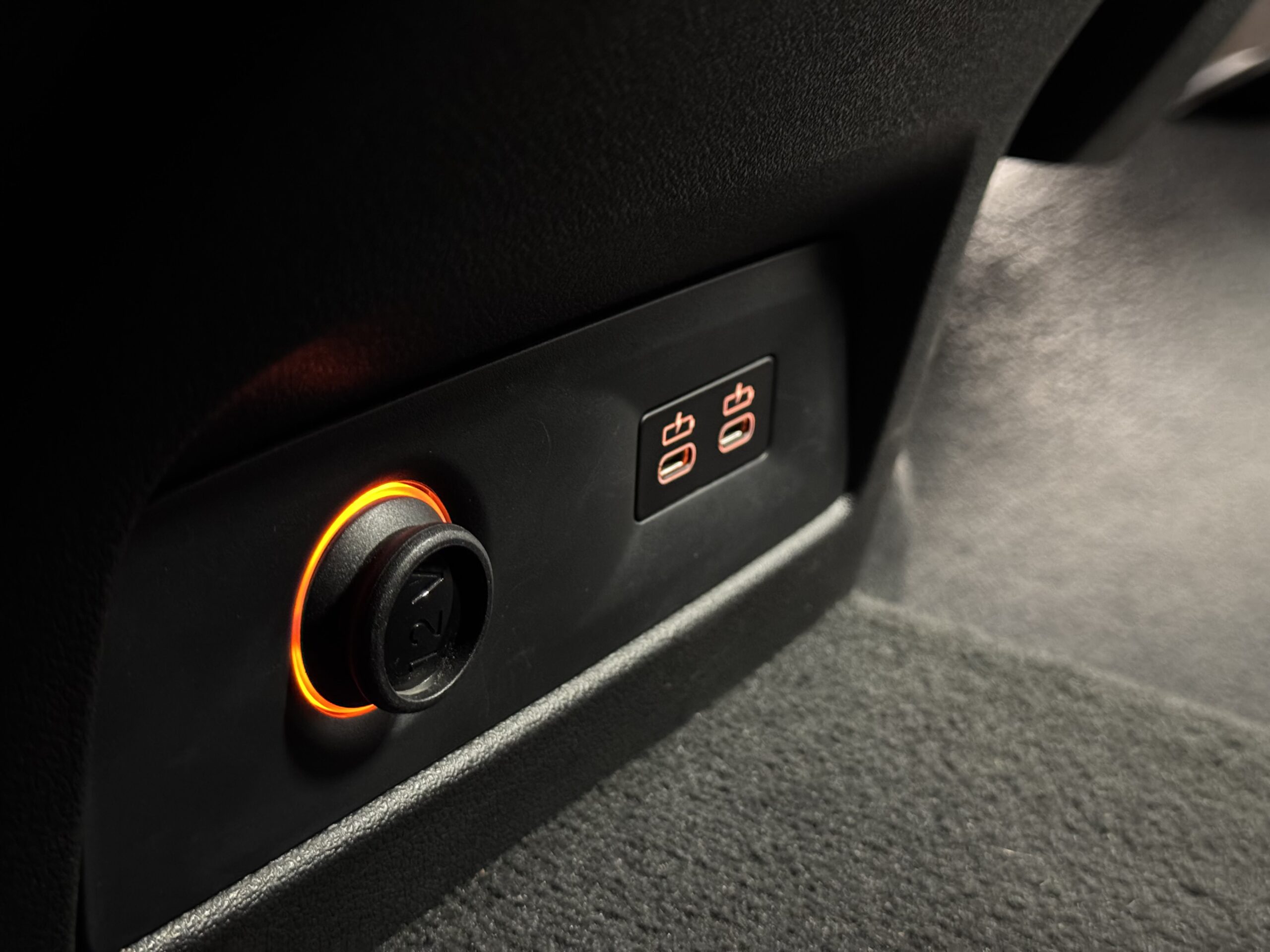 Car image 30