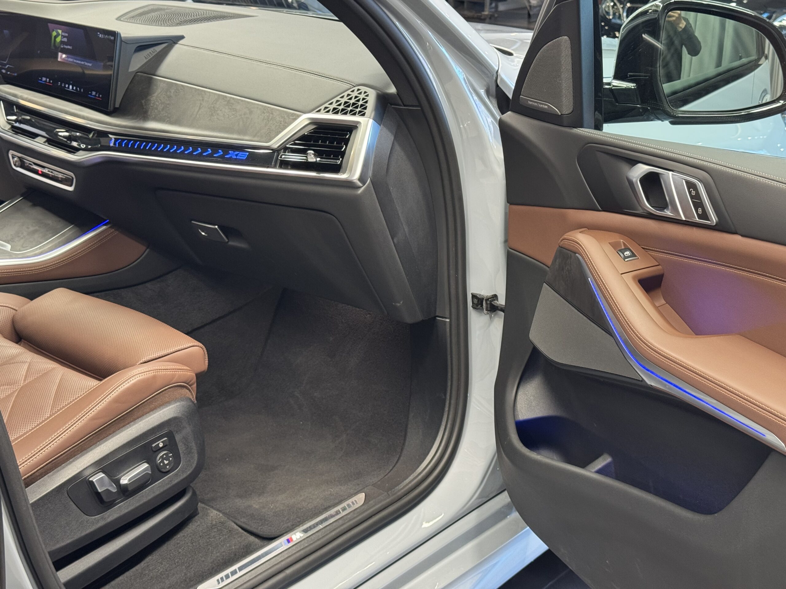 Car image 25