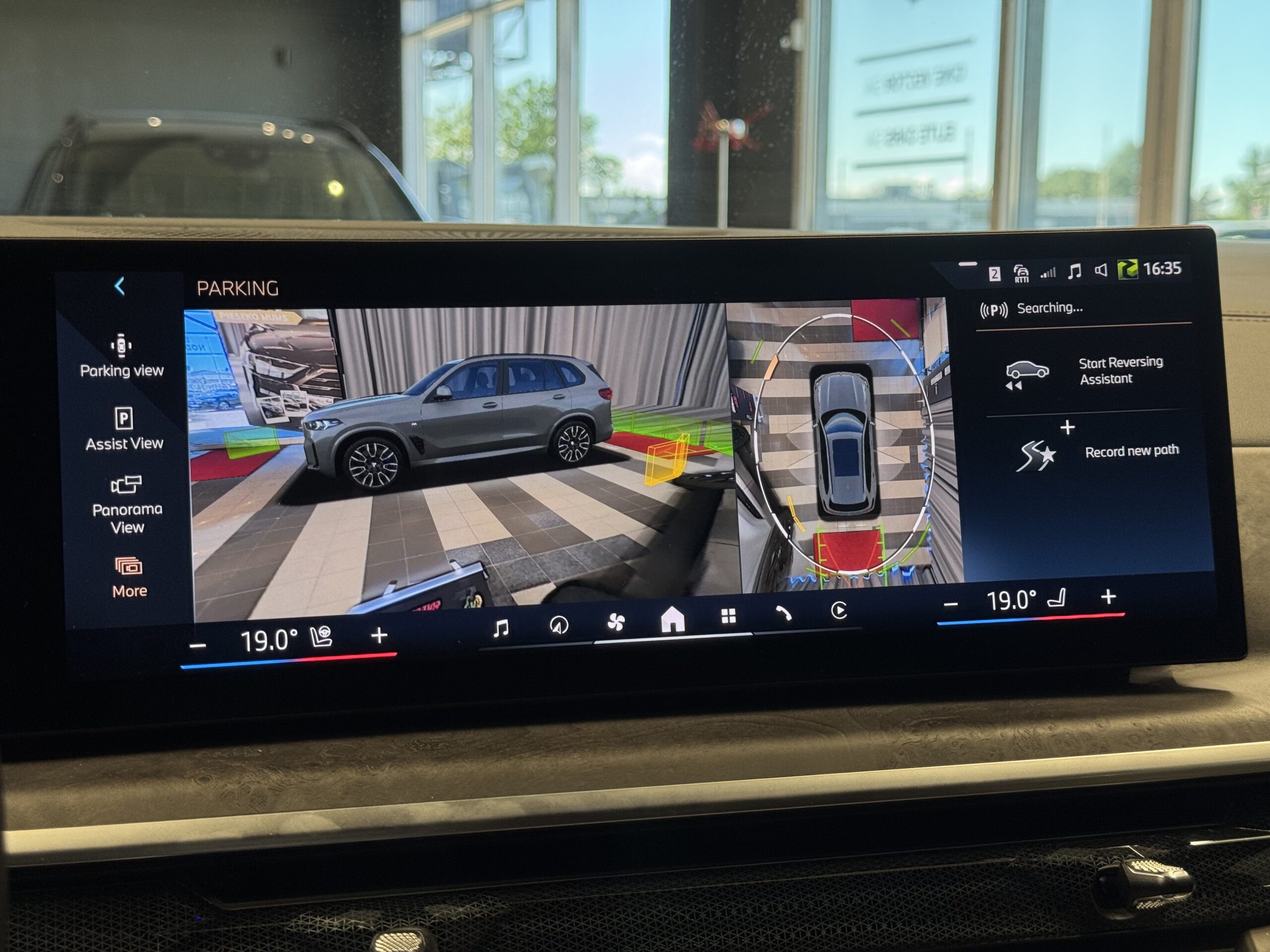 Car image 18